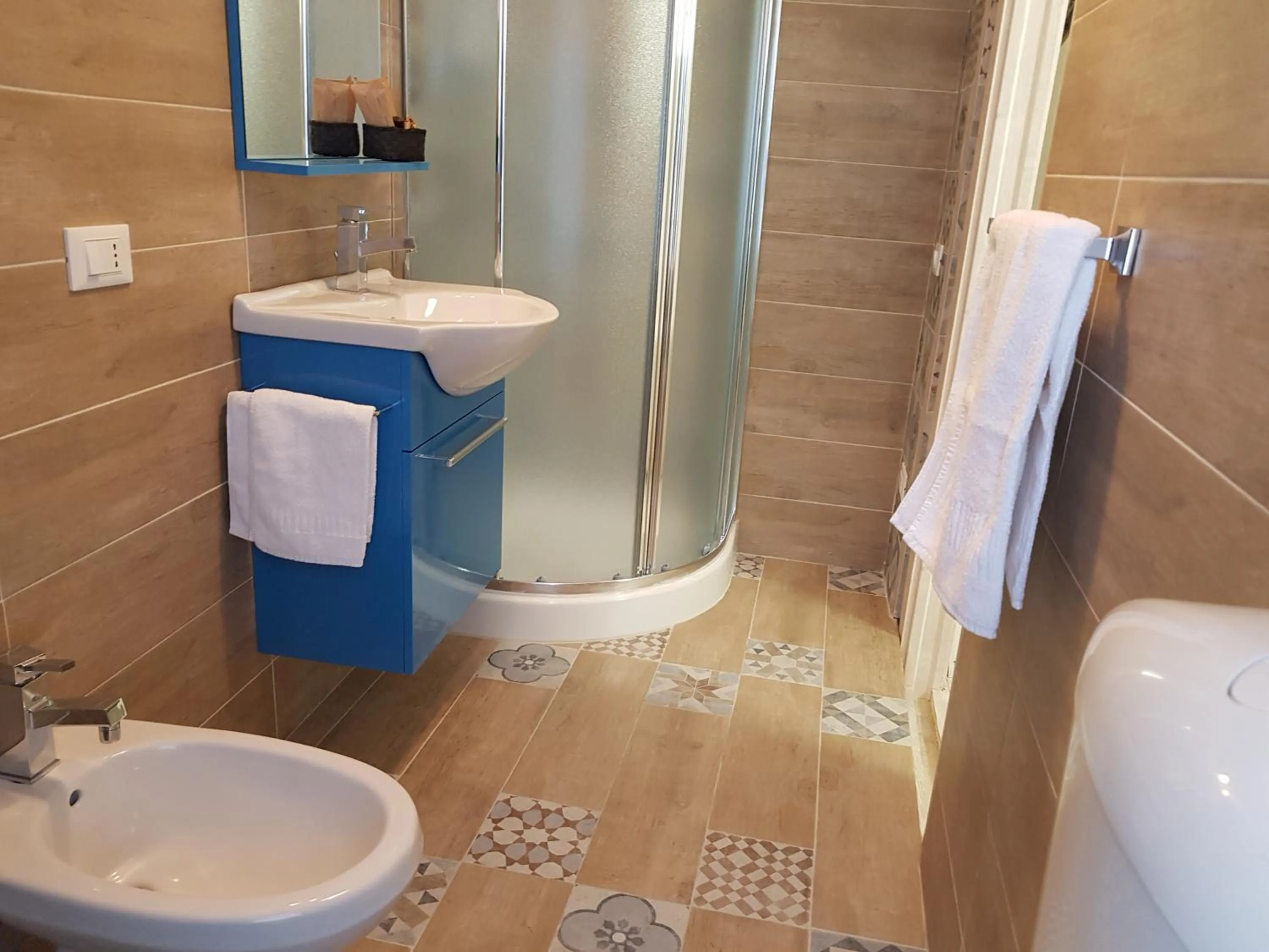 Shower in Ruggero Settimo Gallery