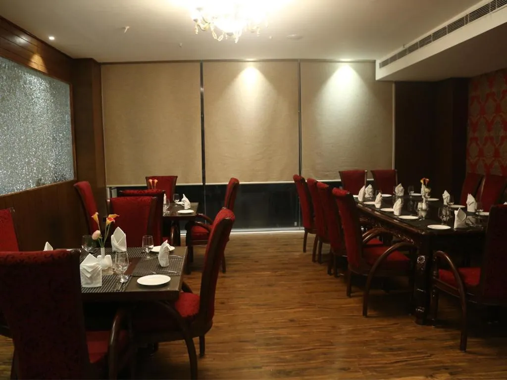 Restaurant/Places to Eat in Clarion Inn Amps Patiala