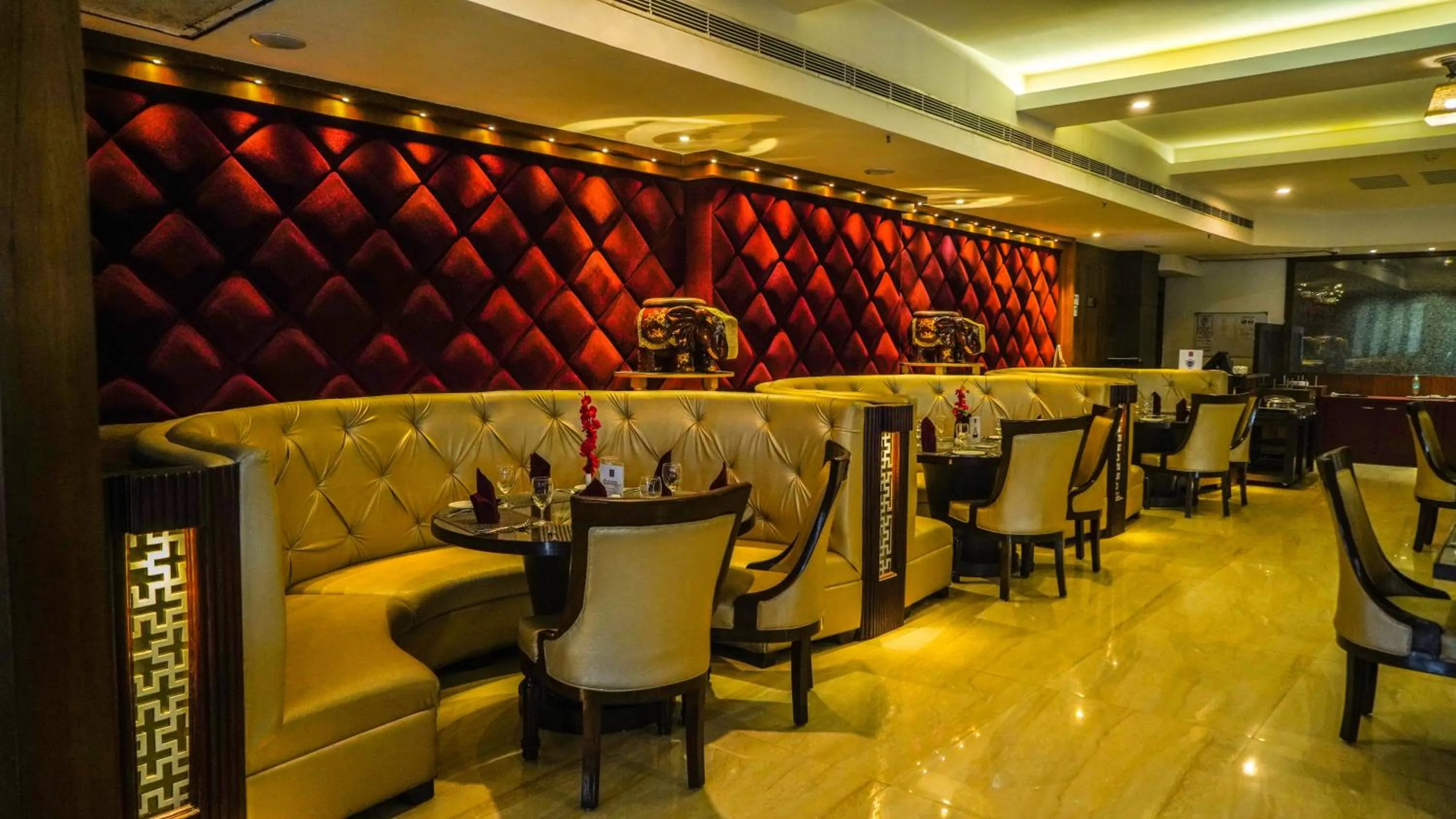 Restaurant/places to eat, Lounge/Bar in Clarion Inn Amps Patiala