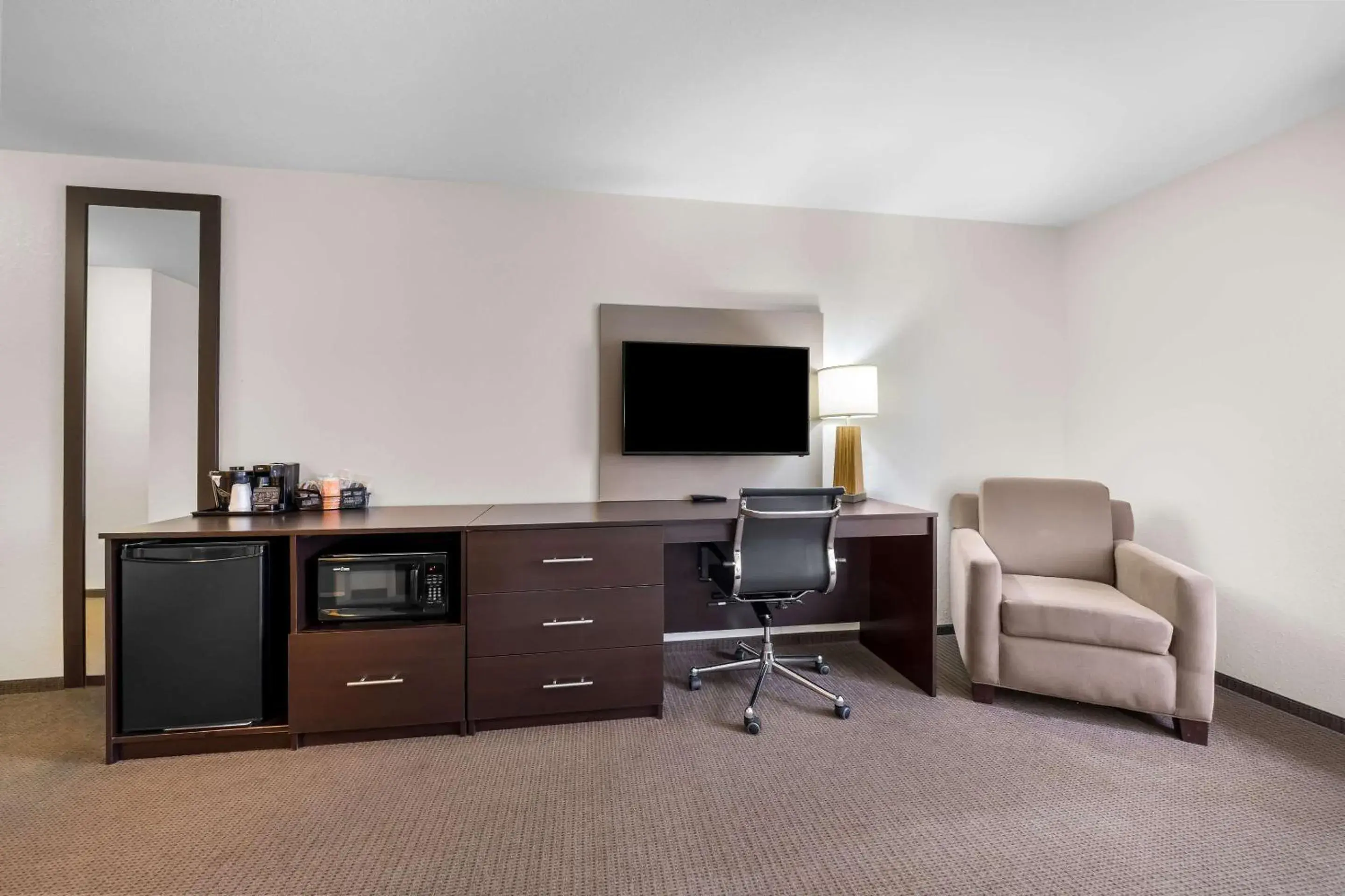 Bedroom in Sleep Inn & Suites West-Near Medical Center Bedroom in Sleep Inn & Suites West-Near Medical Center
