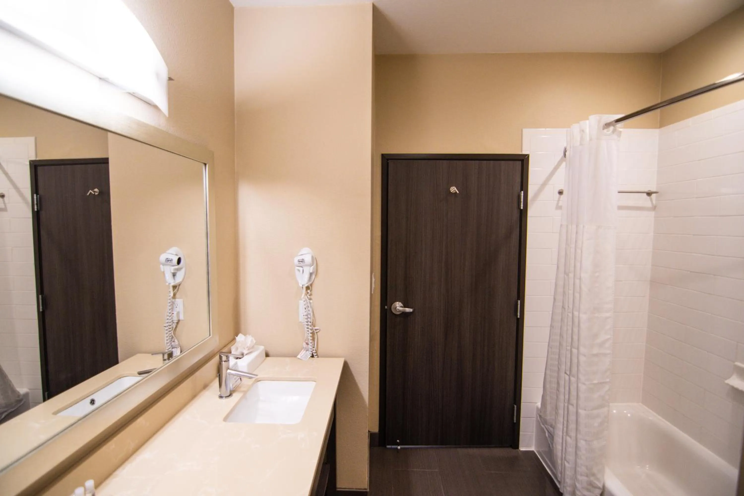 Bathroom in Comfort Suites Near Sam Houston Race Park