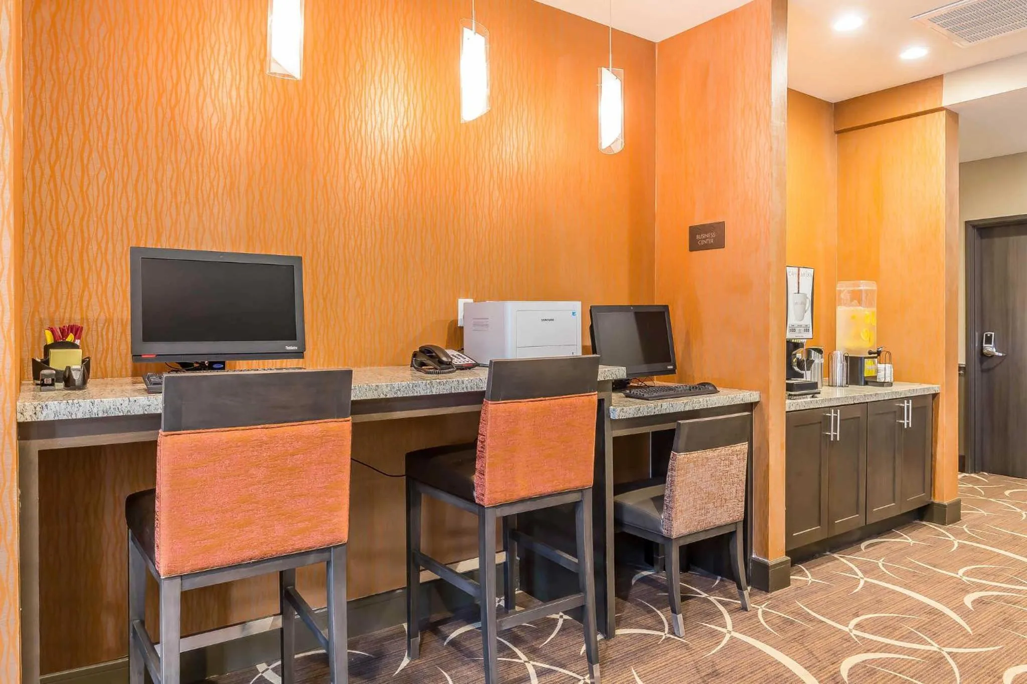 Business facilities in Comfort Suites Near Sam Houston Race Park