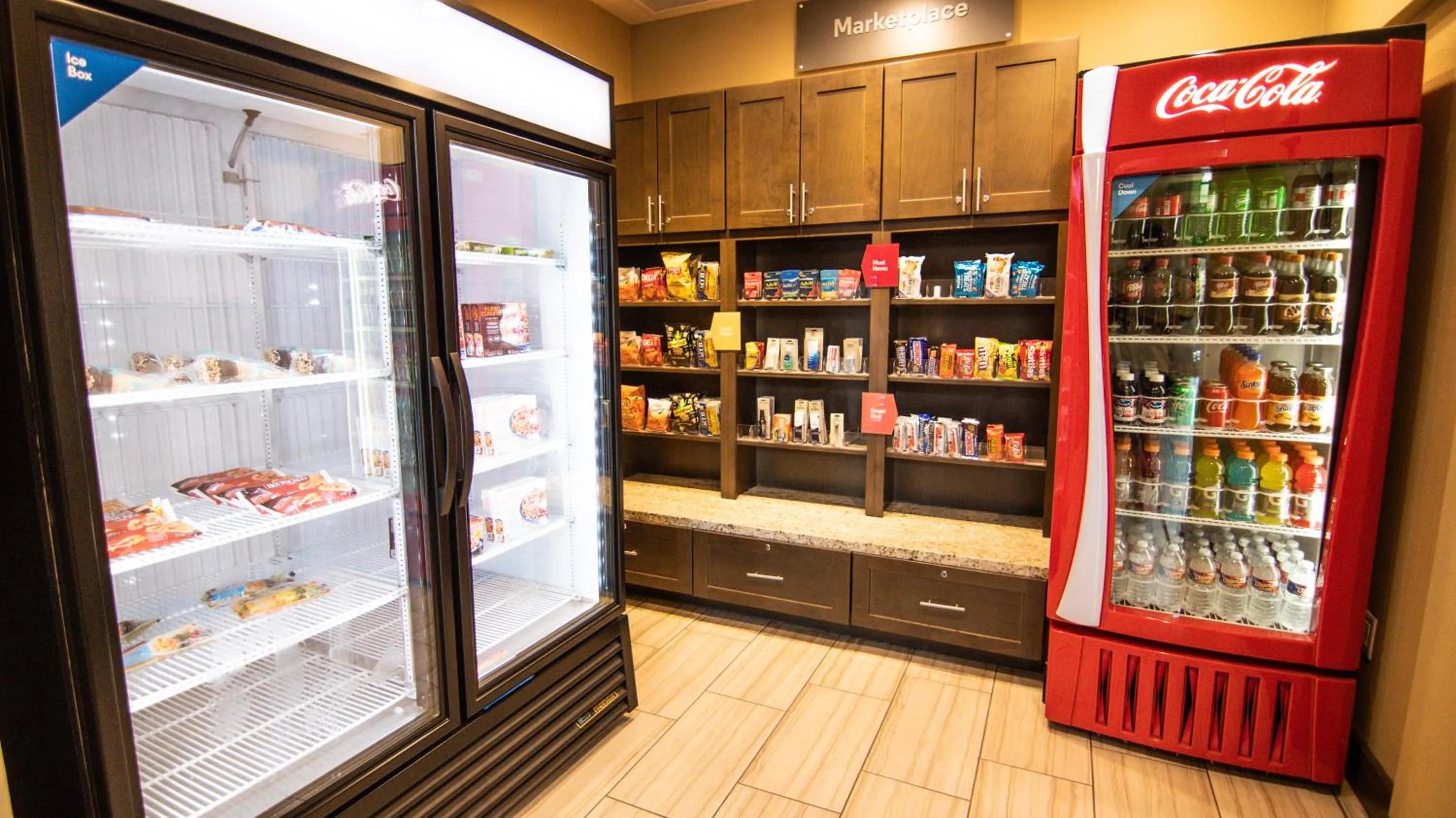 On-site shops in Comfort Suites Near Sam Houston Race Park