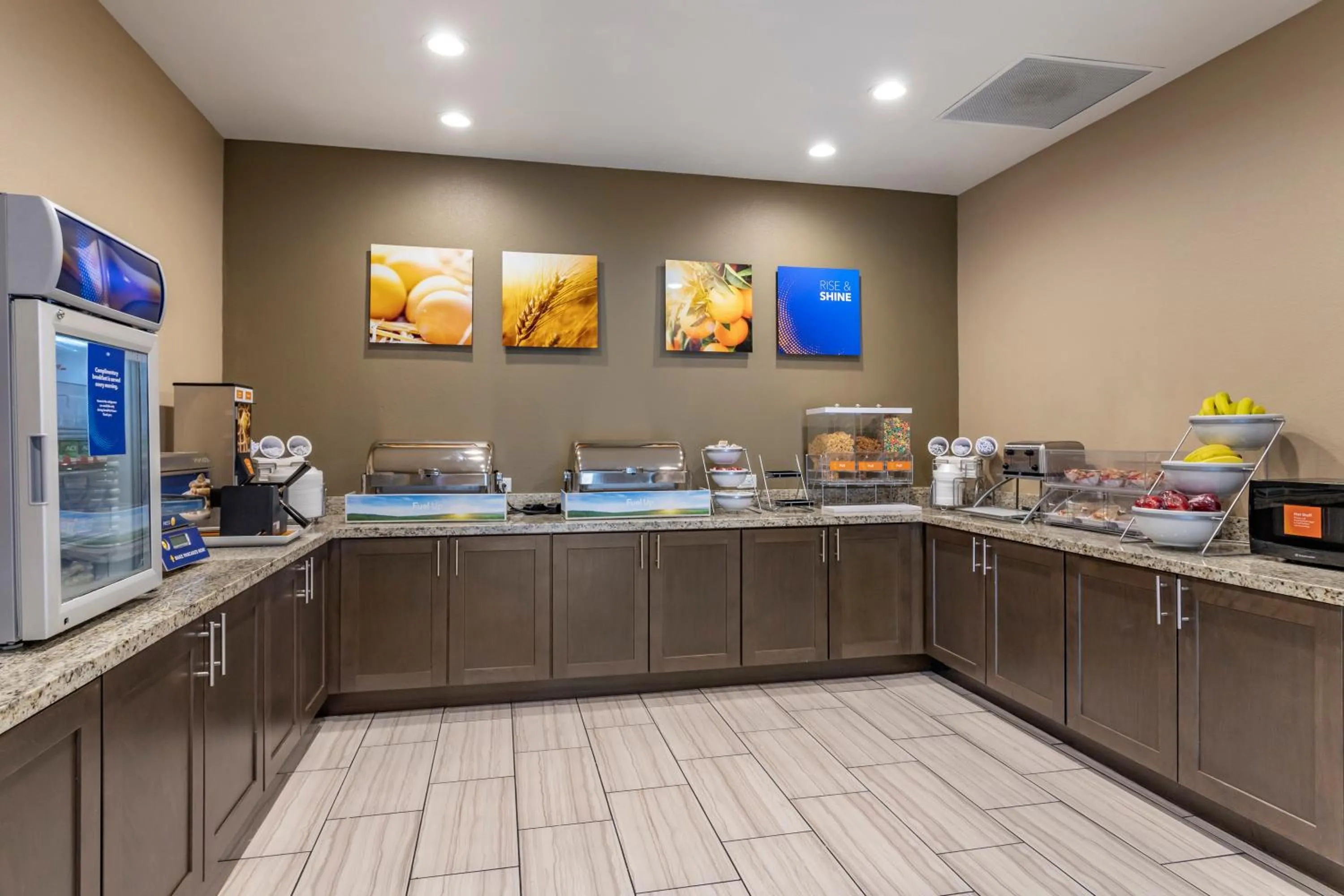Buffet breakfast in Comfort Suites Near Sam Houston Race Park