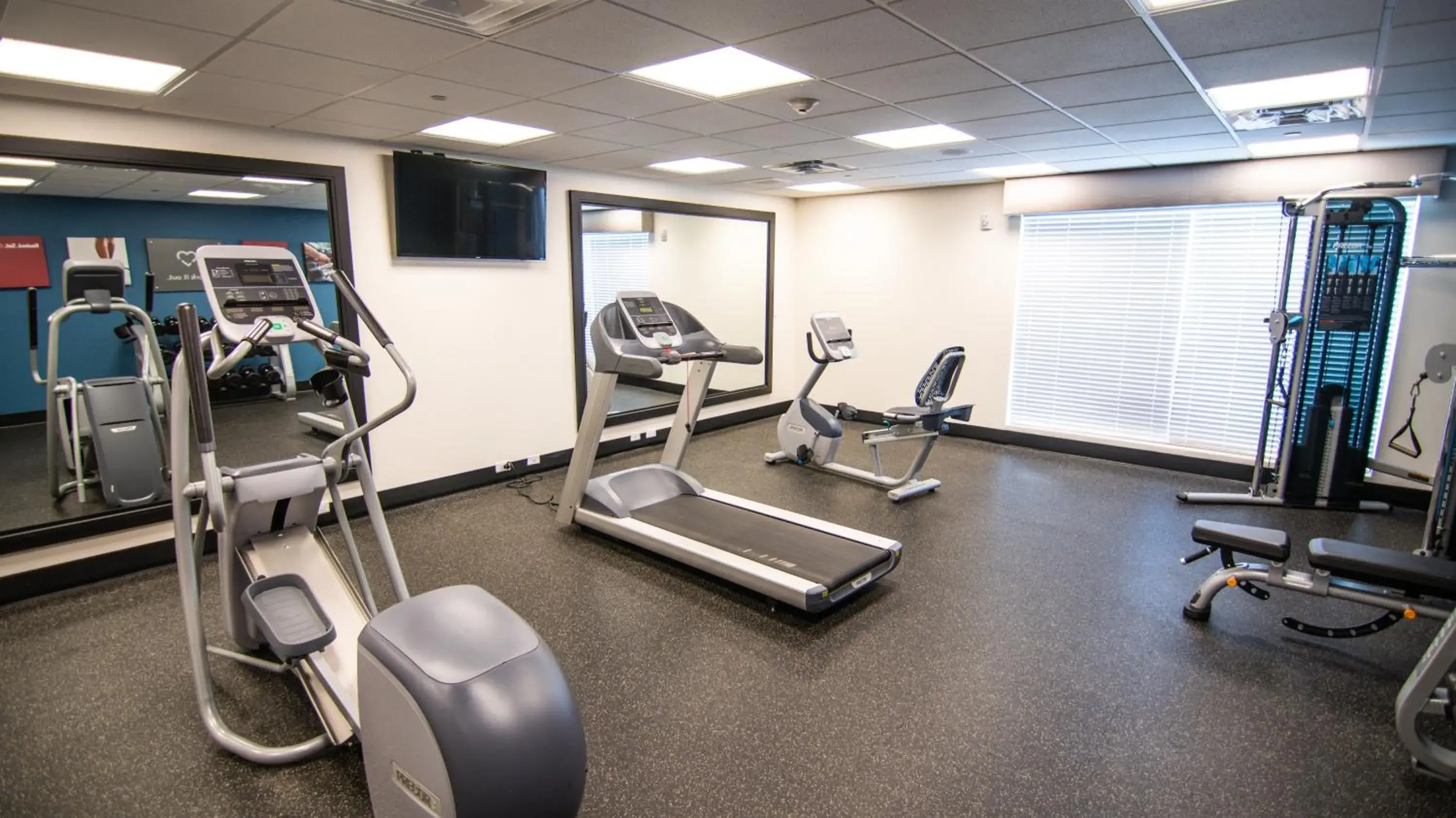 Fitness centre/facilities in Comfort Suites Near Sam Houston Race Park Fitness centre/facilities in Comfort Suites Near Sam Houston Race Park