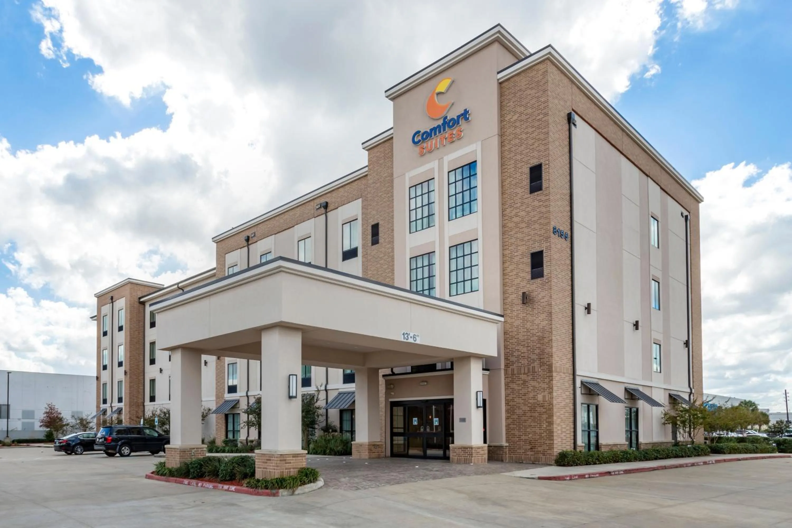 Property building in Comfort Suites Near Sam Houston Race Park
