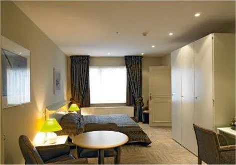 Photo of the whole room in Hotel Salons De Vrede