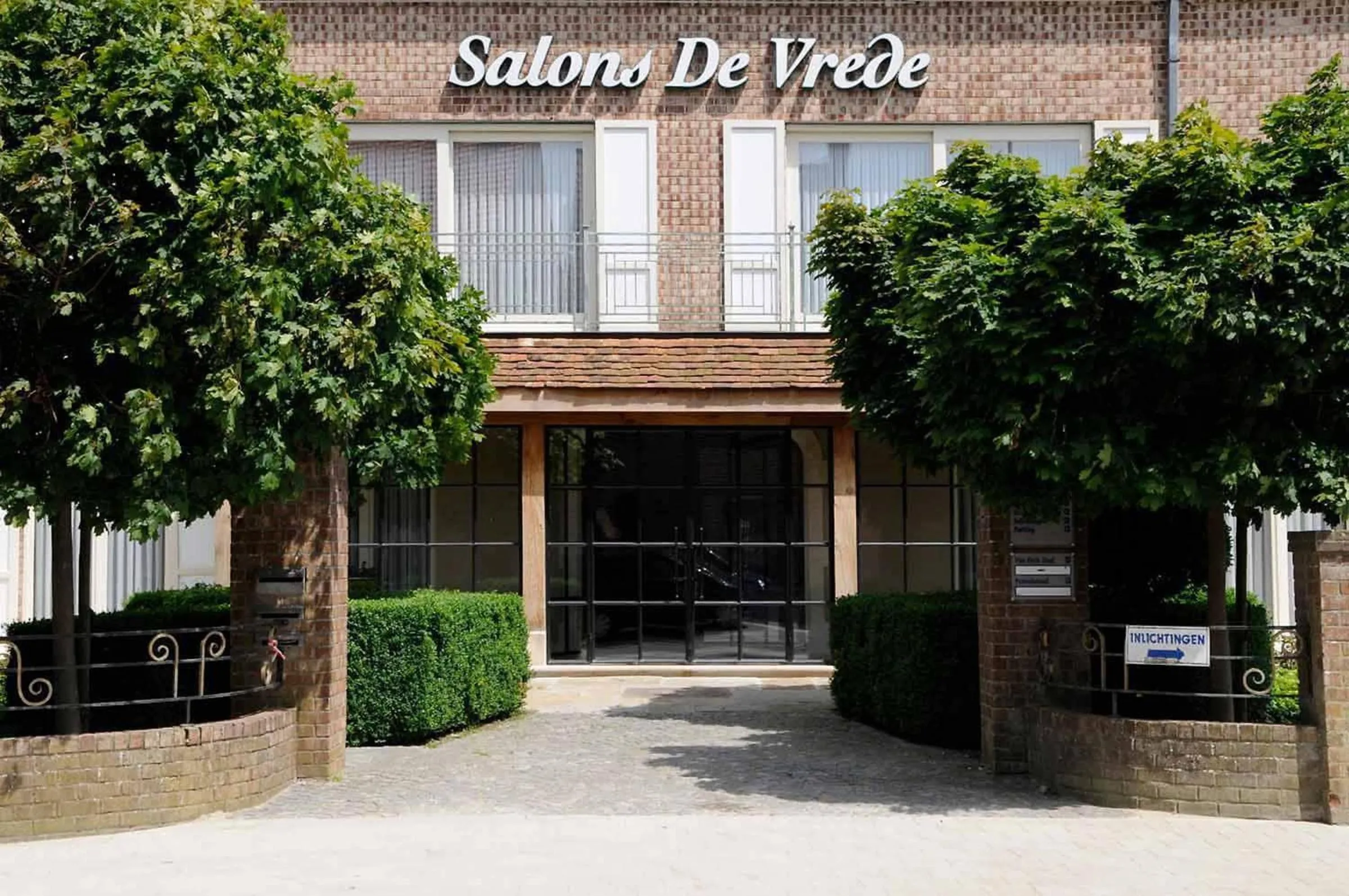Facade/entrance in Hotel Salons De Vrede