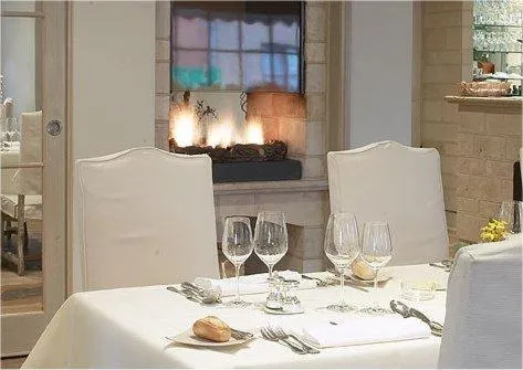 Restaurant/places to eat in Hotel Salons De Vrede