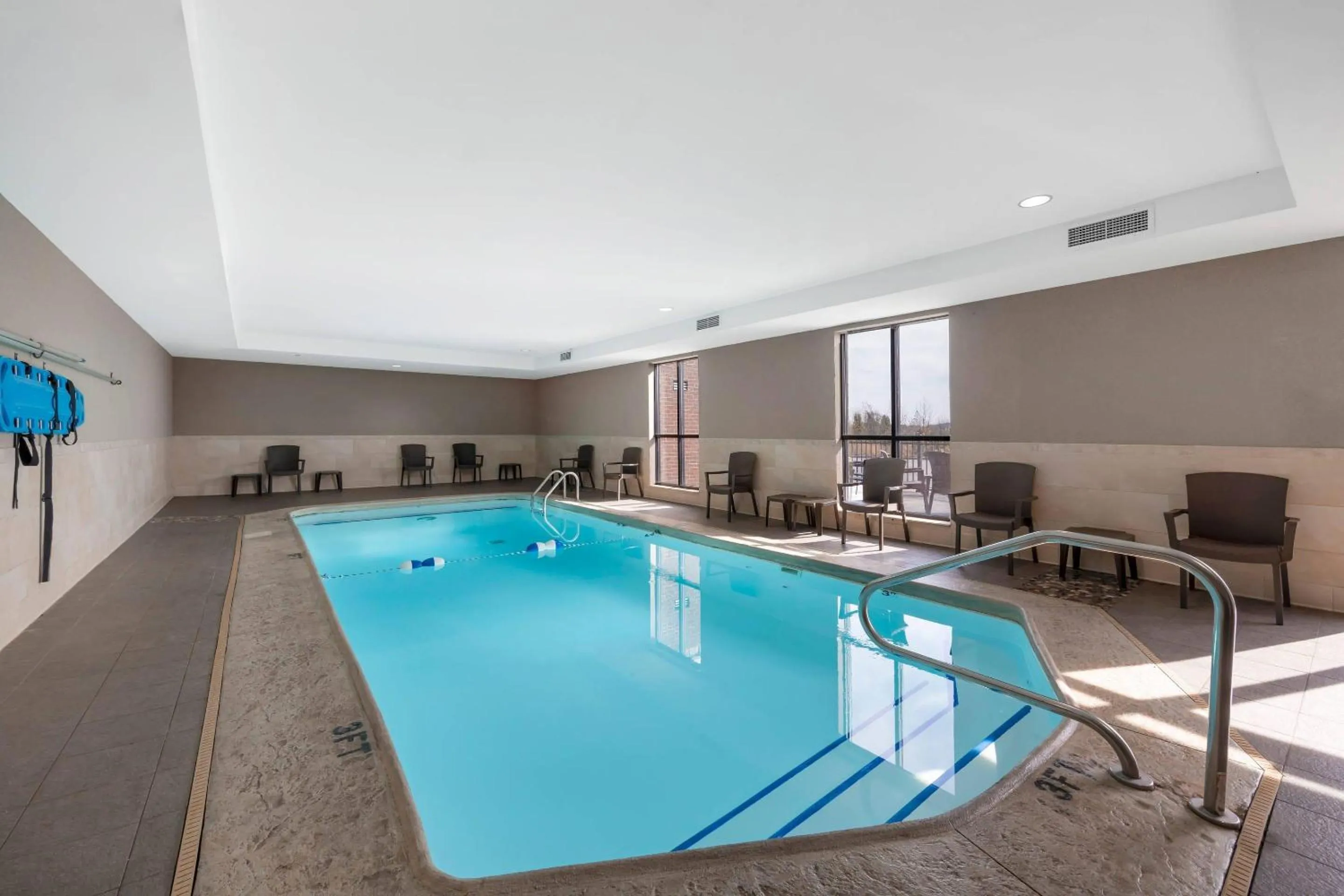 Swimming pool in Sleep Inn & Suites Columbia