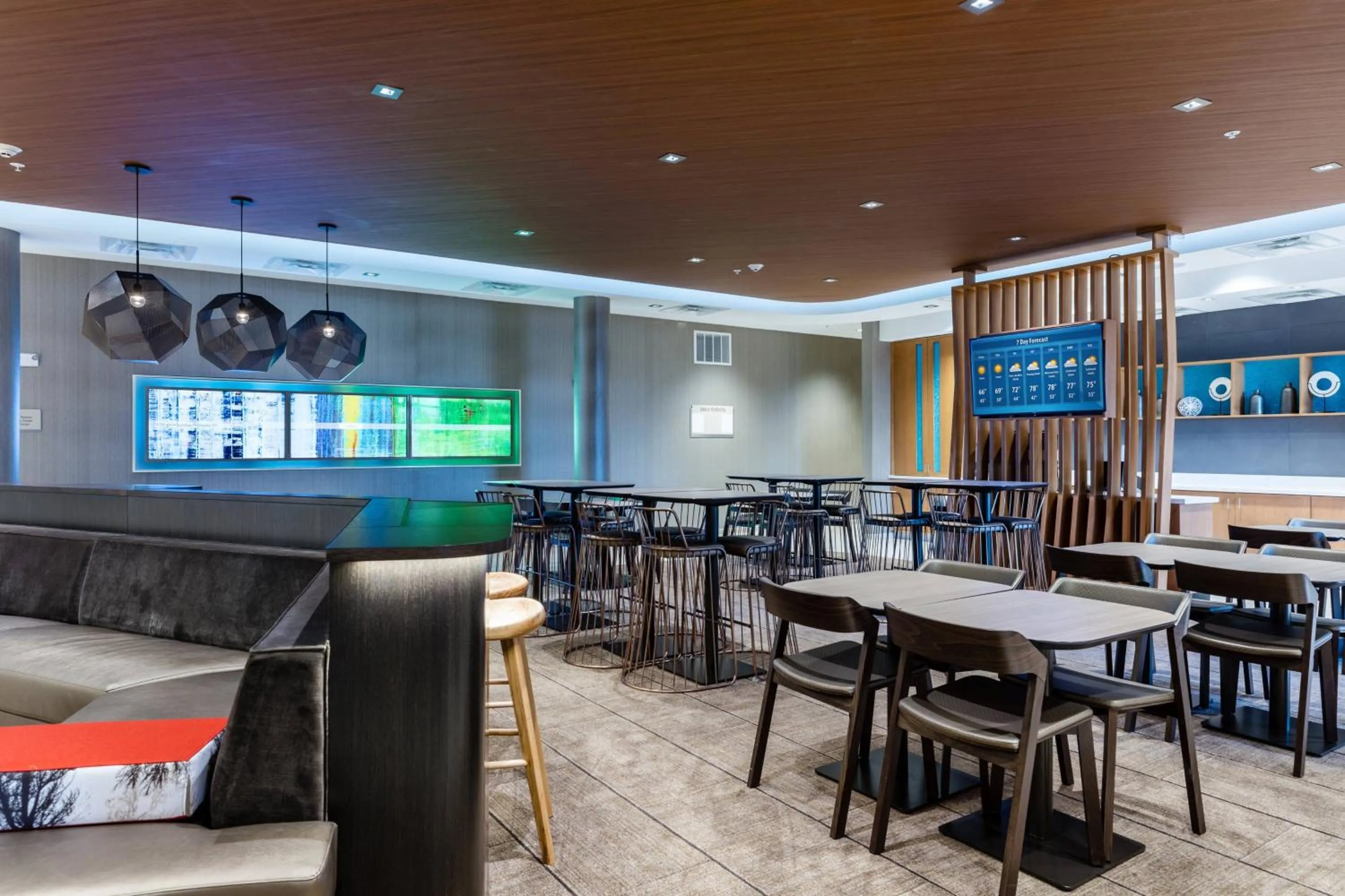 Restaurant/places to eat in SpringHill Suites by Marriott Columbia