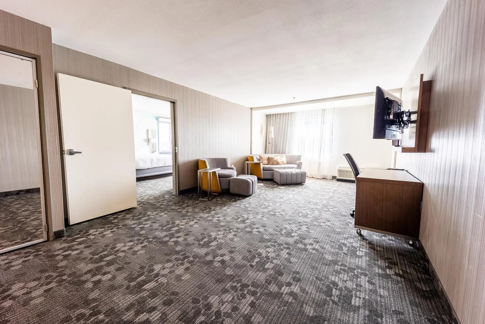 Living room in Courtyard by Marriott Rome
