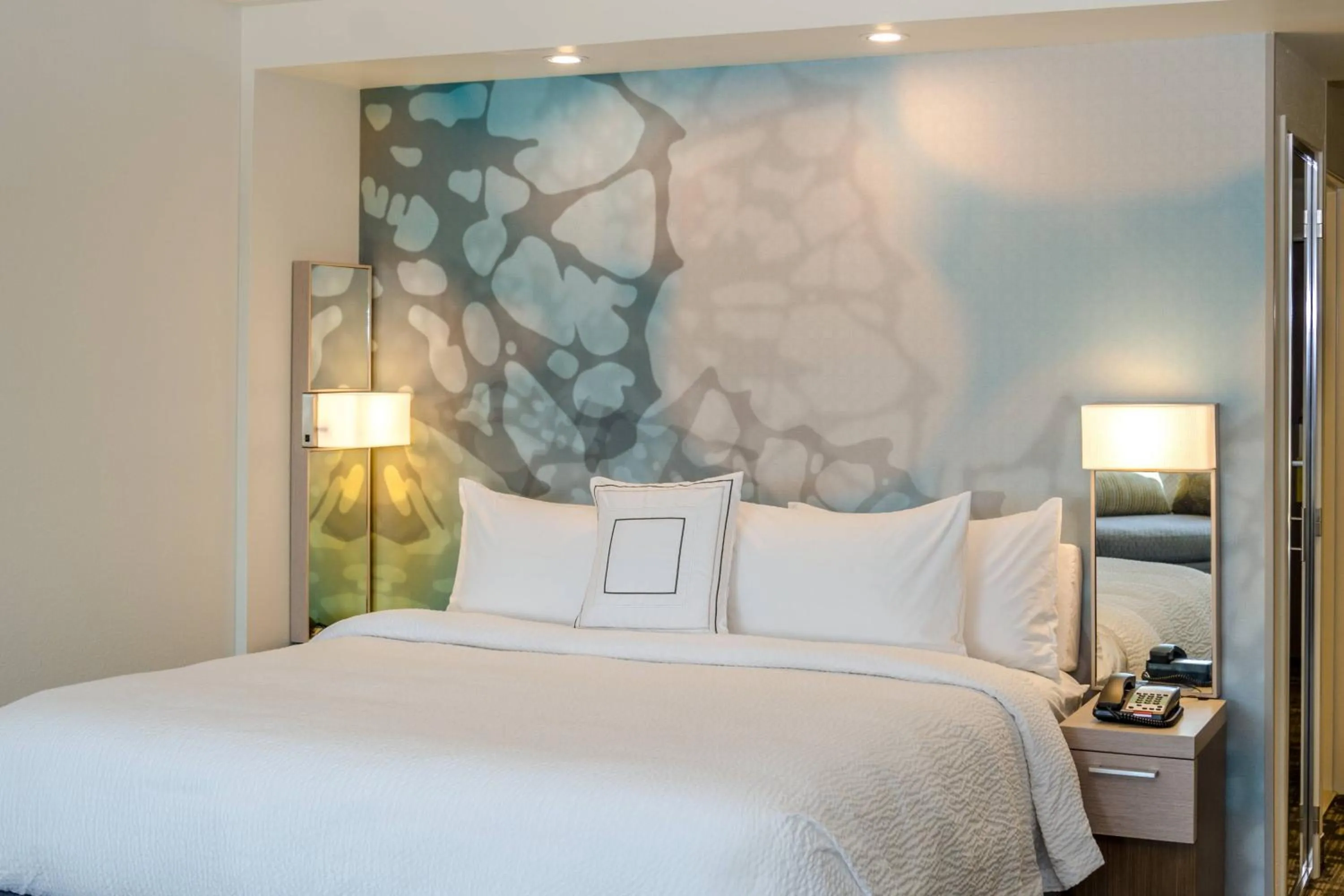 Photo of the whole room, Bed in Courtyard by Marriott Somerset