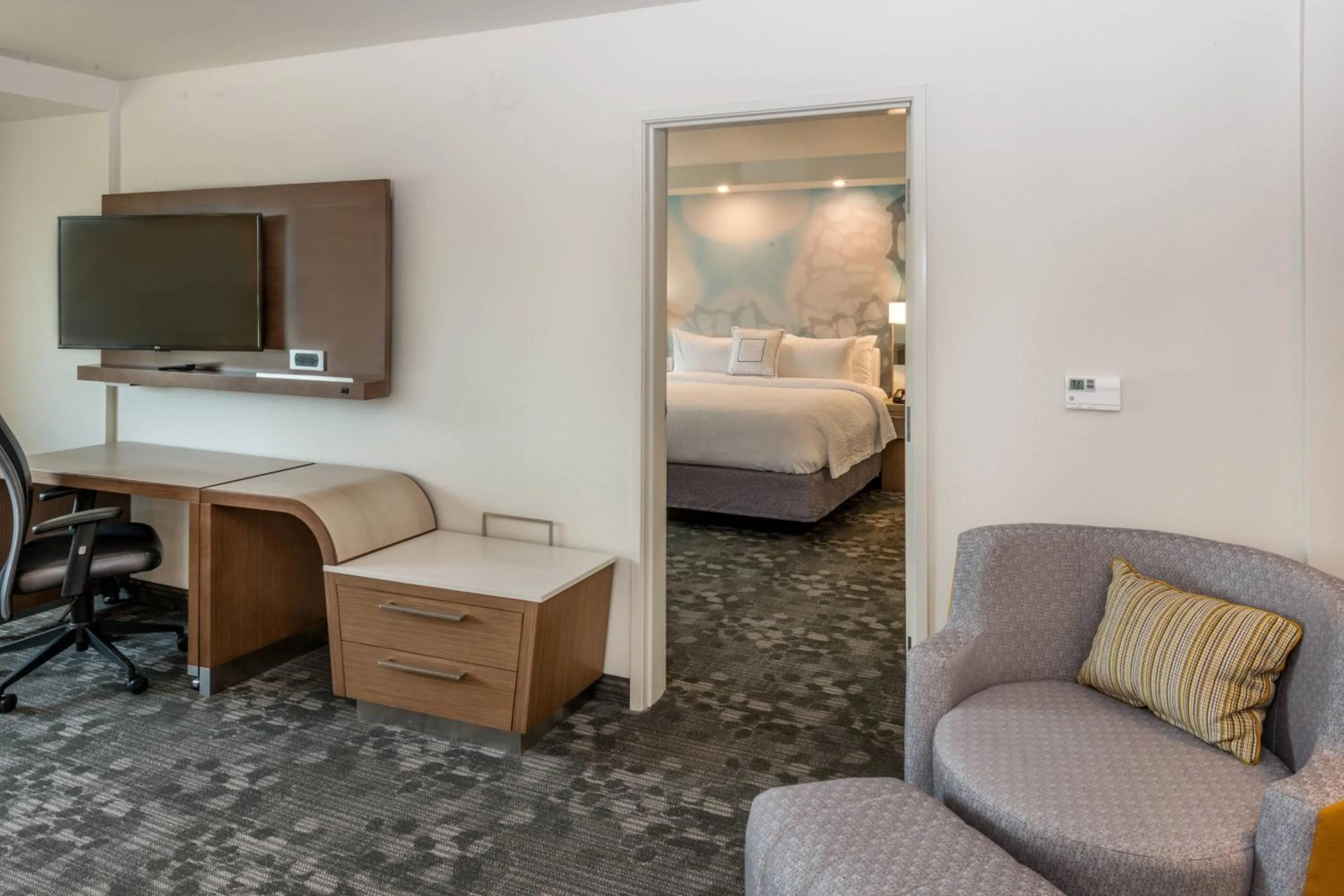 Bedroom, Bed in Courtyard by Marriott Somerset
