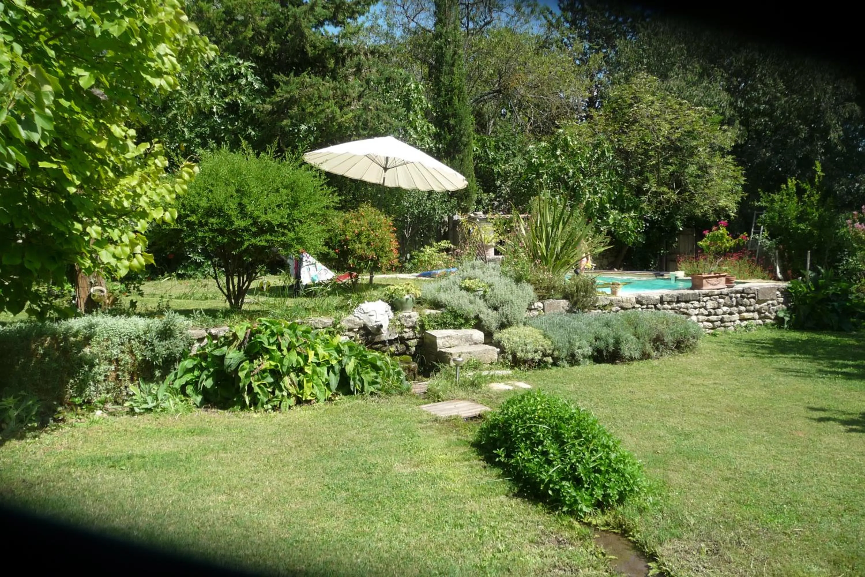 Garden view in Mazet de Mô