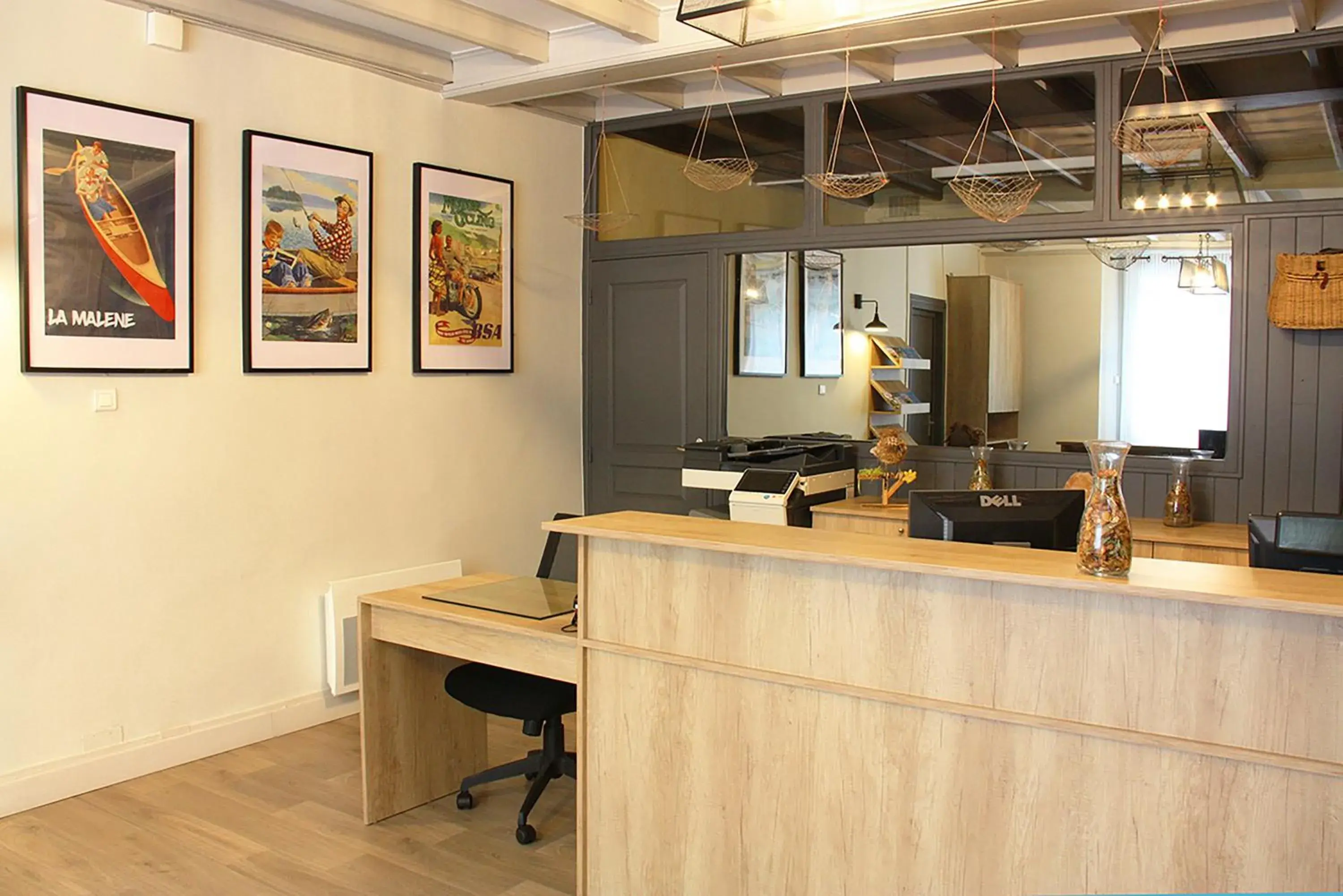 Lobby or reception in Hôtel des Bateliers Lobby or reception in Hôtel des Bateliers