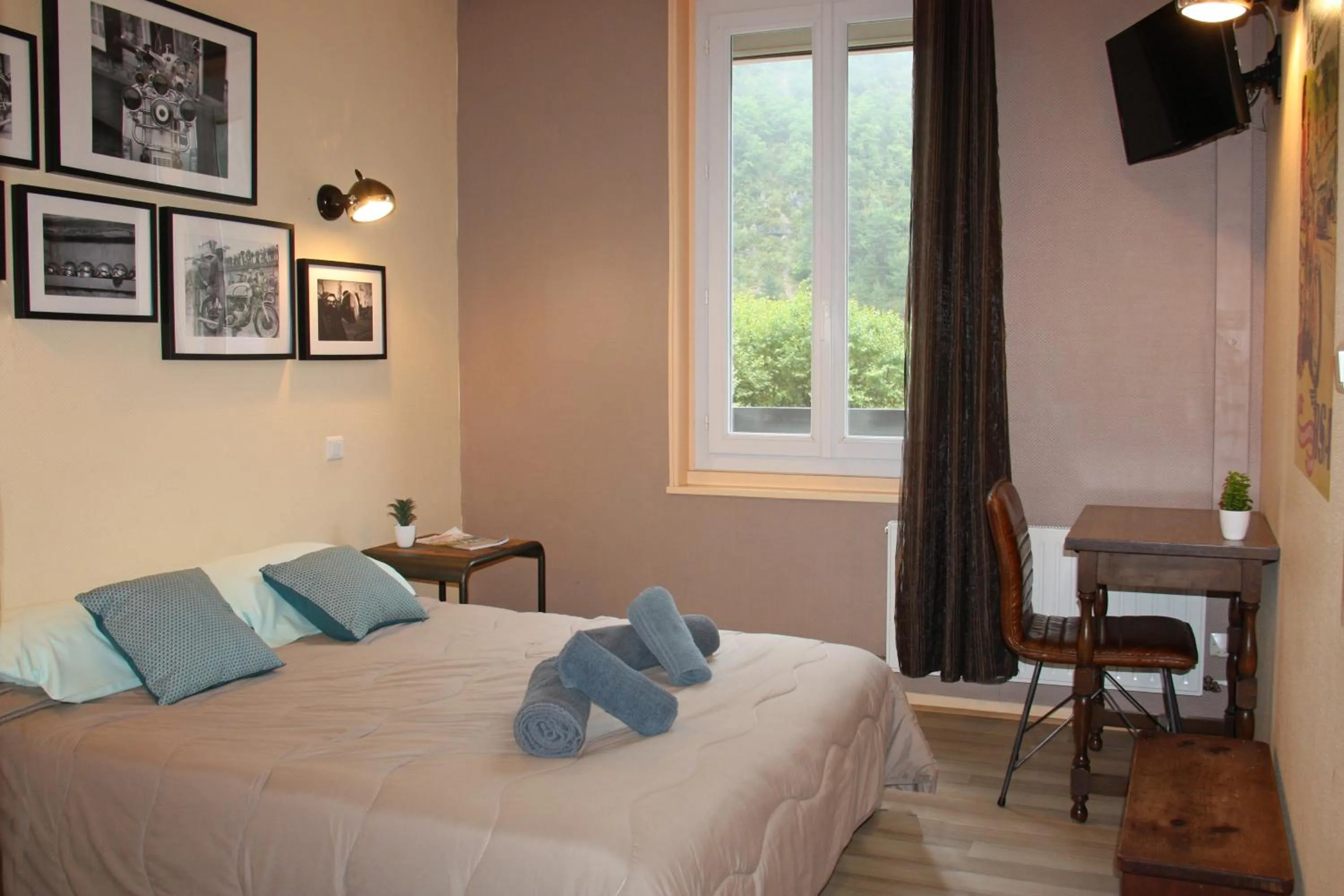 Bed in Hôtel des Bateliers