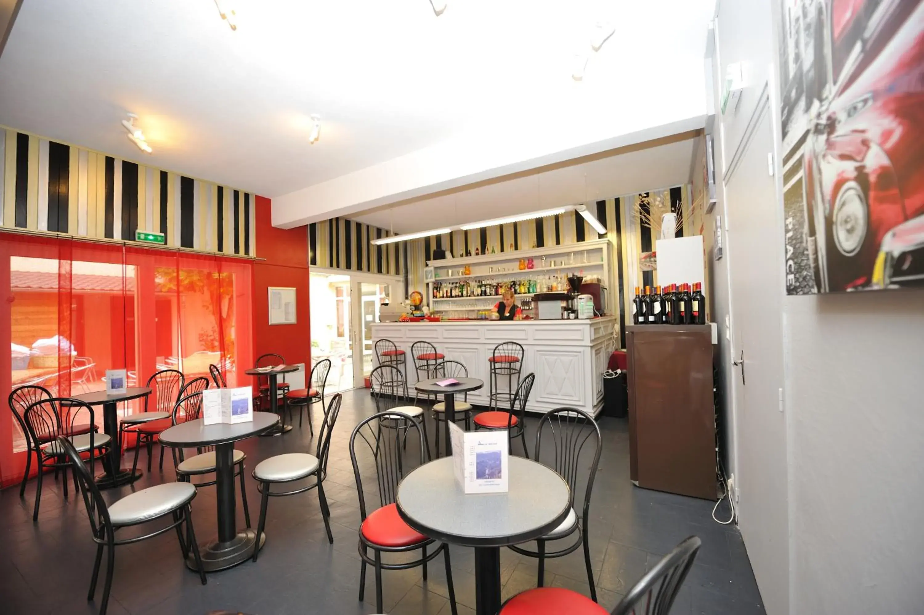 Lounge or bar in Hôtel des Bateliers Lounge or bar in Hôtel des Bateliers