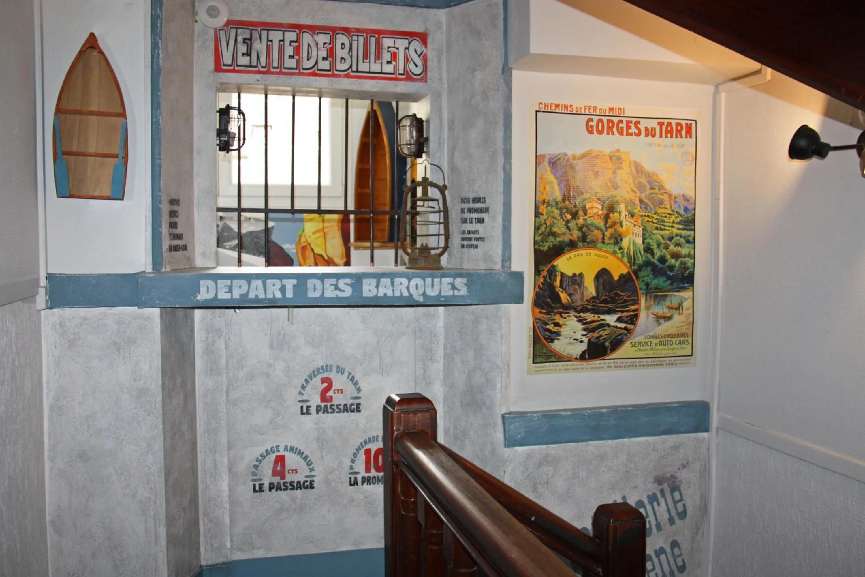 Decorative detail in Hôtel des Bateliers