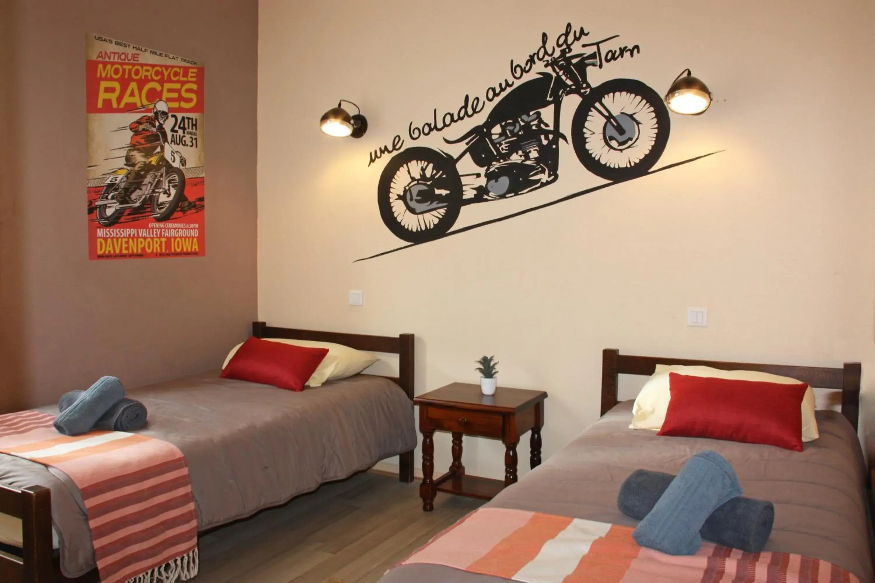 Bed in Hôtel des Bateliers Bed in Hôtel des Bateliers