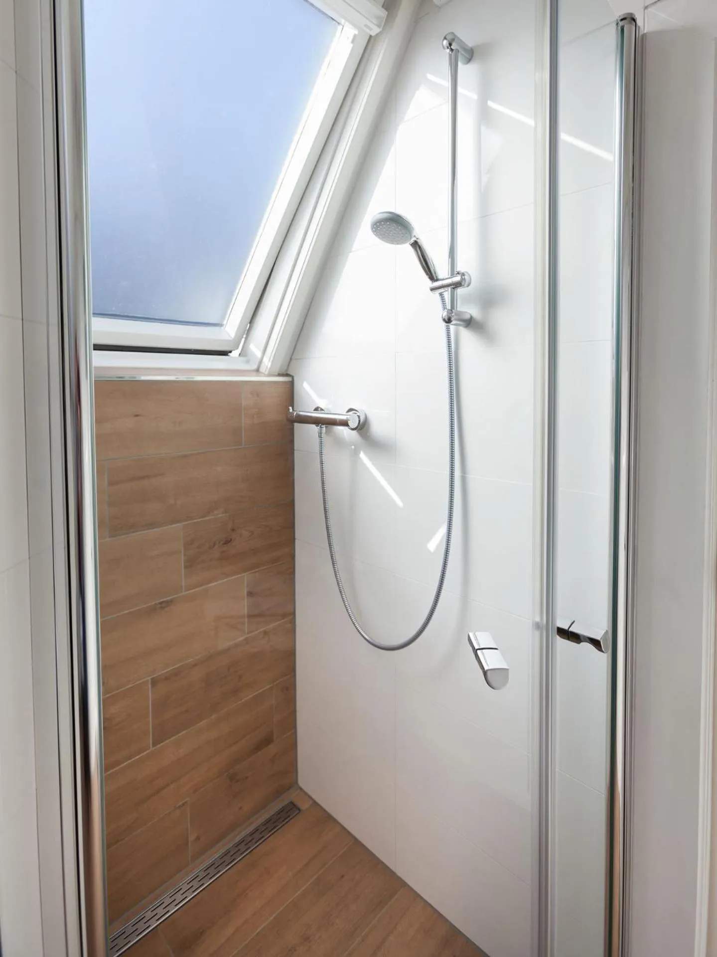 Shower in Bed and Breakfast Raapop