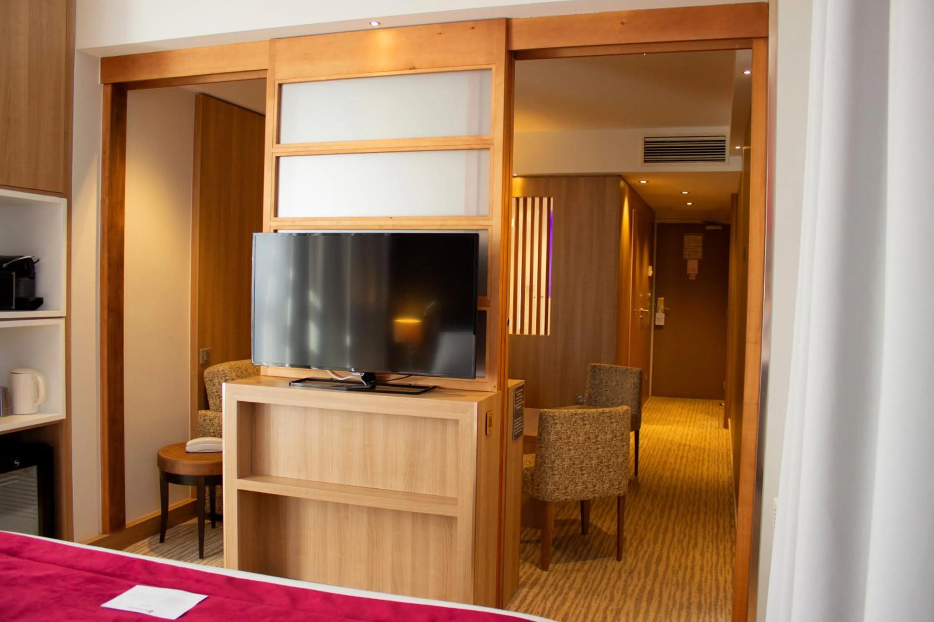 Bedroom, Bed in Best Western Plus Le Lavarin