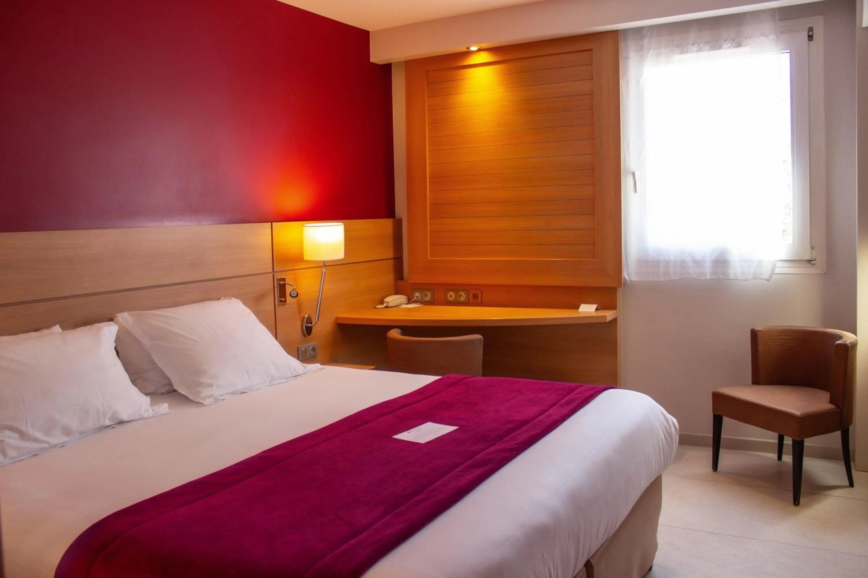 Photo of the whole room, Bed in Best Western Plus Le Lavarin