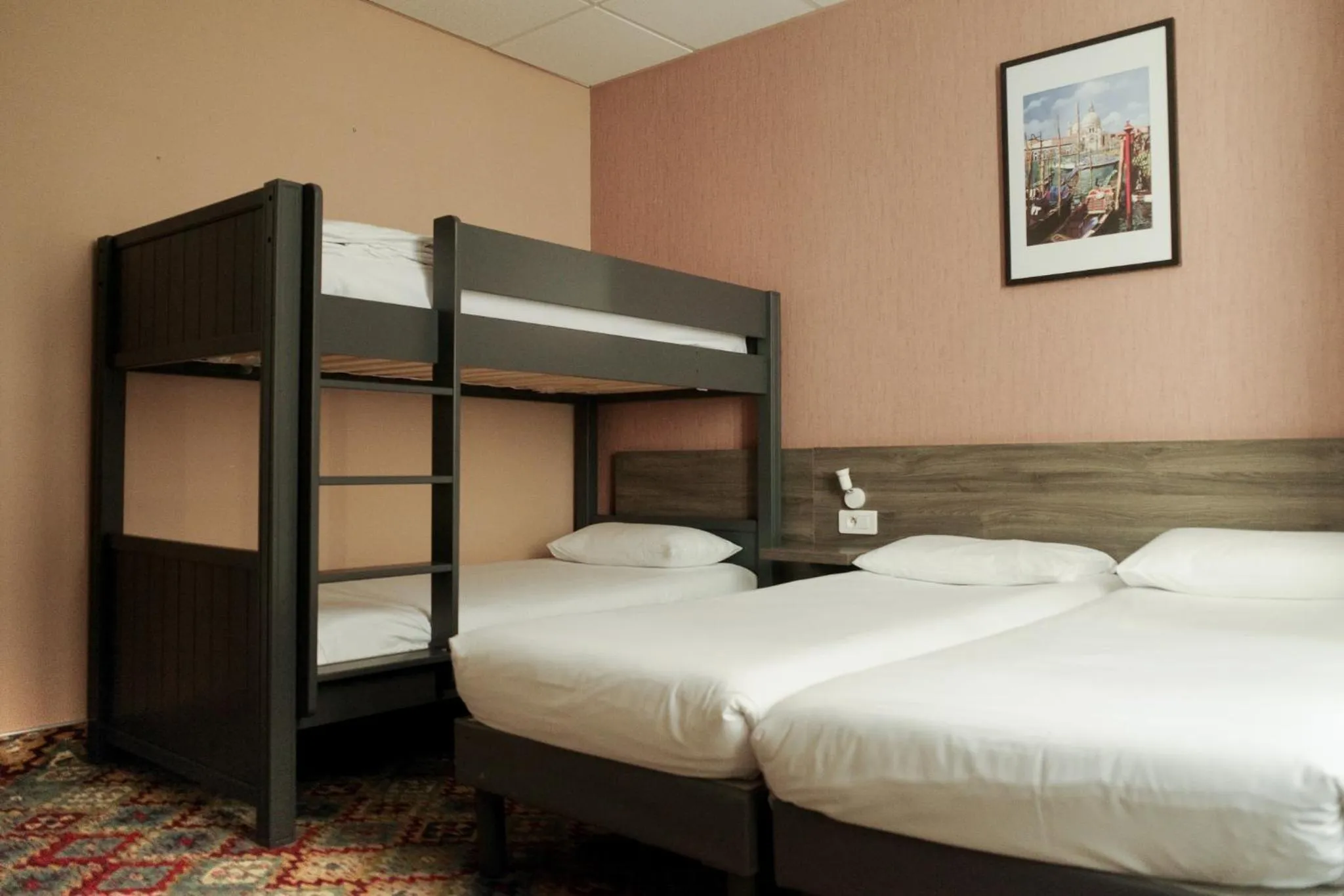 Bed in The Originals Boutique, Hôtel Danieli, Avignon