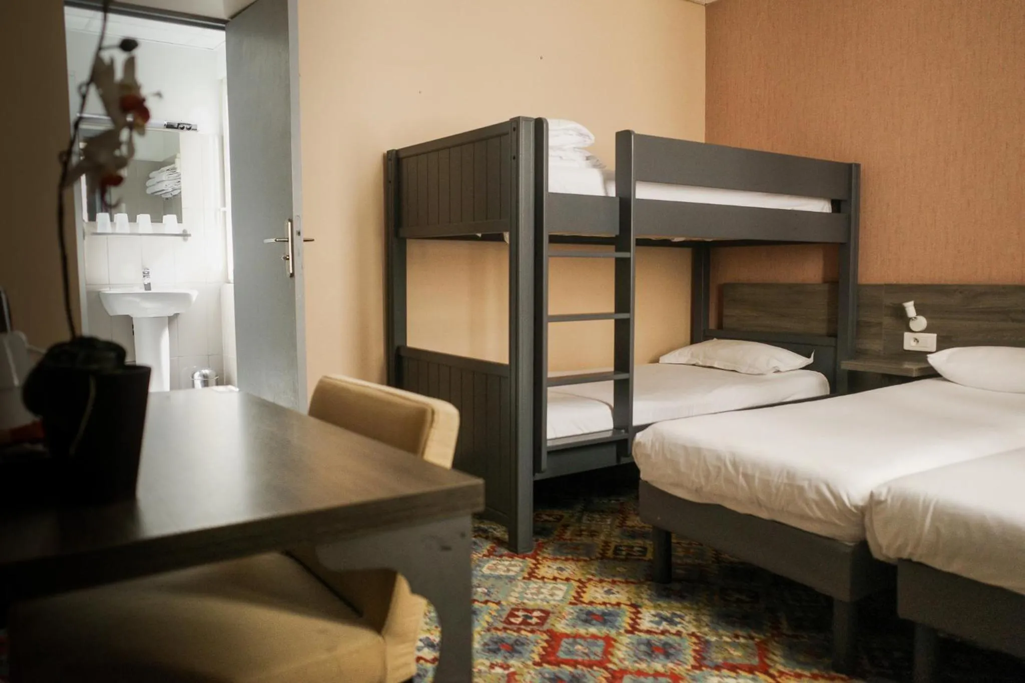 Bed in The Originals Boutique, Hôtel Danieli, Avignon