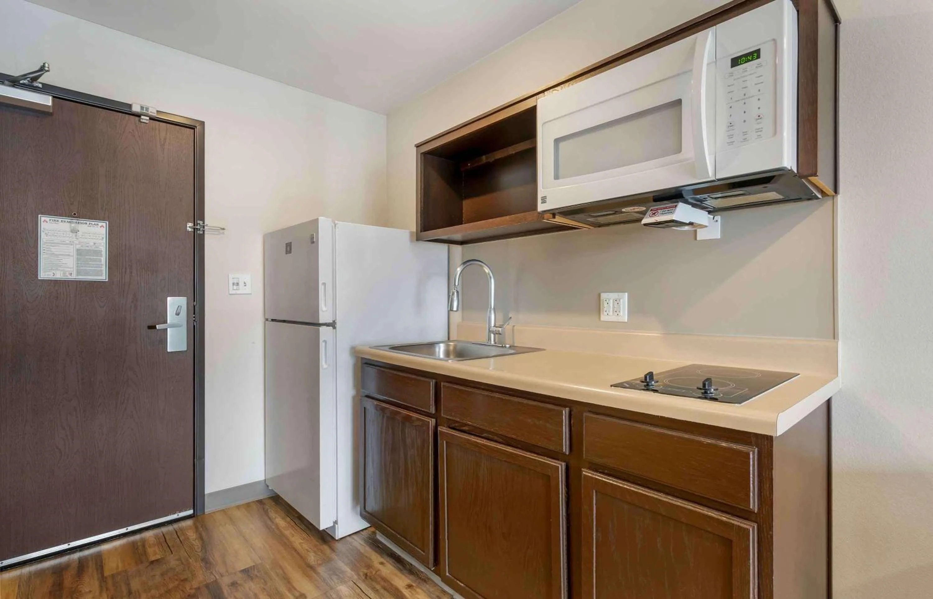 Kitchen or kitchenette in Extended Stay America Select Suites - Orlando - Airport