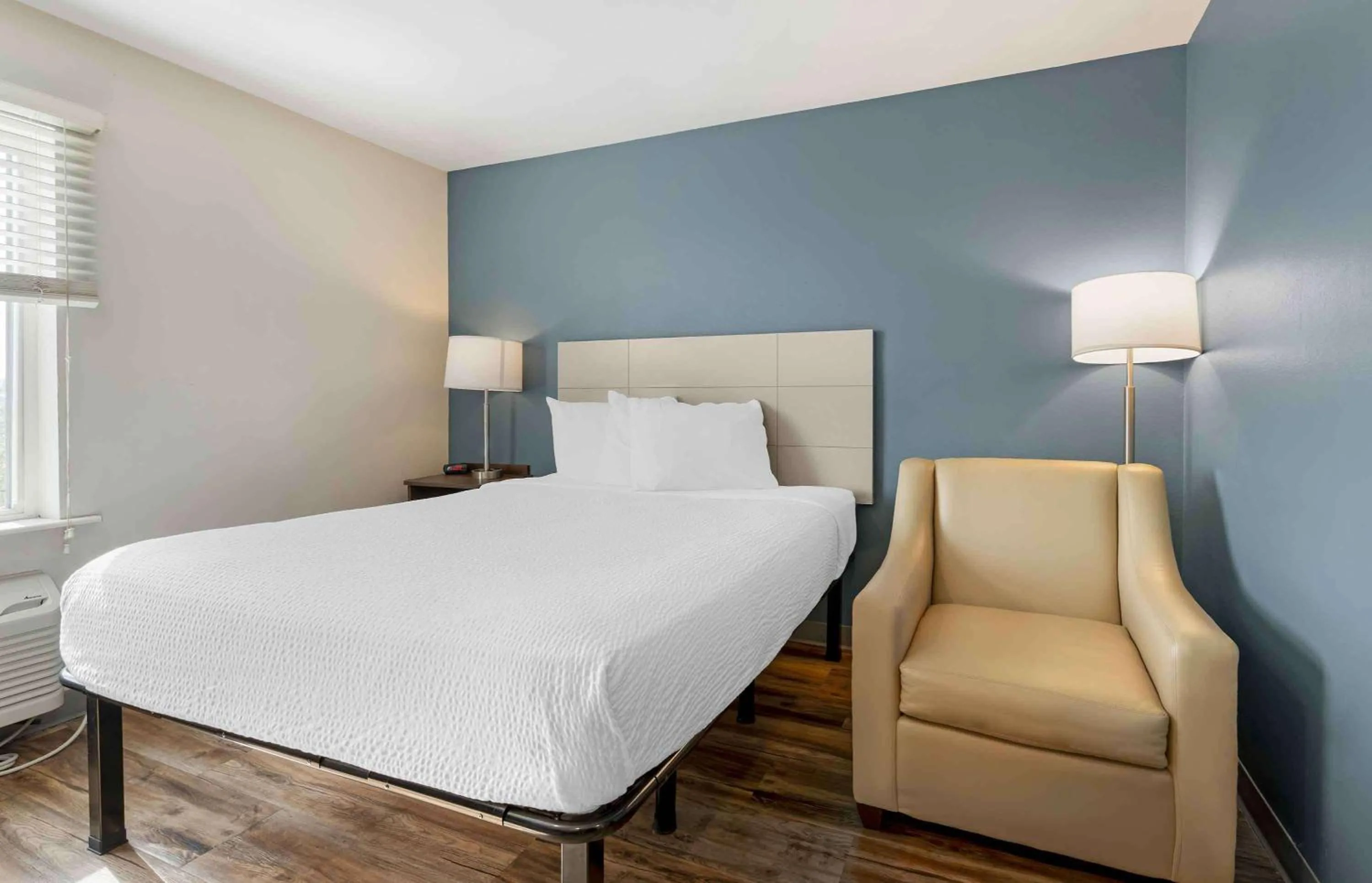 Bedroom, Bed in Extended Stay America Select Suites - Orlando - Airport