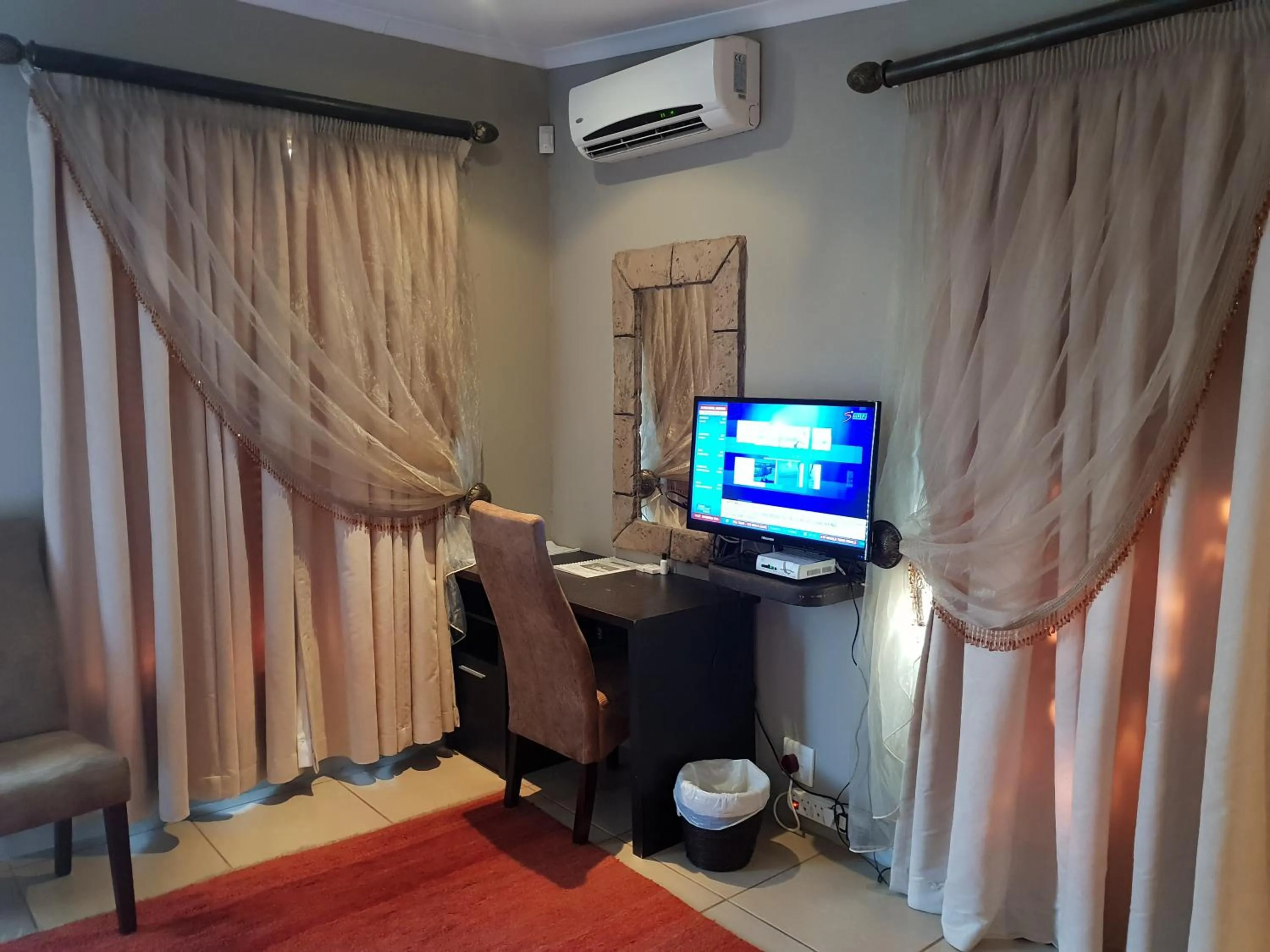 TV and multimedia in Fa'Trez Guest House & Spa
