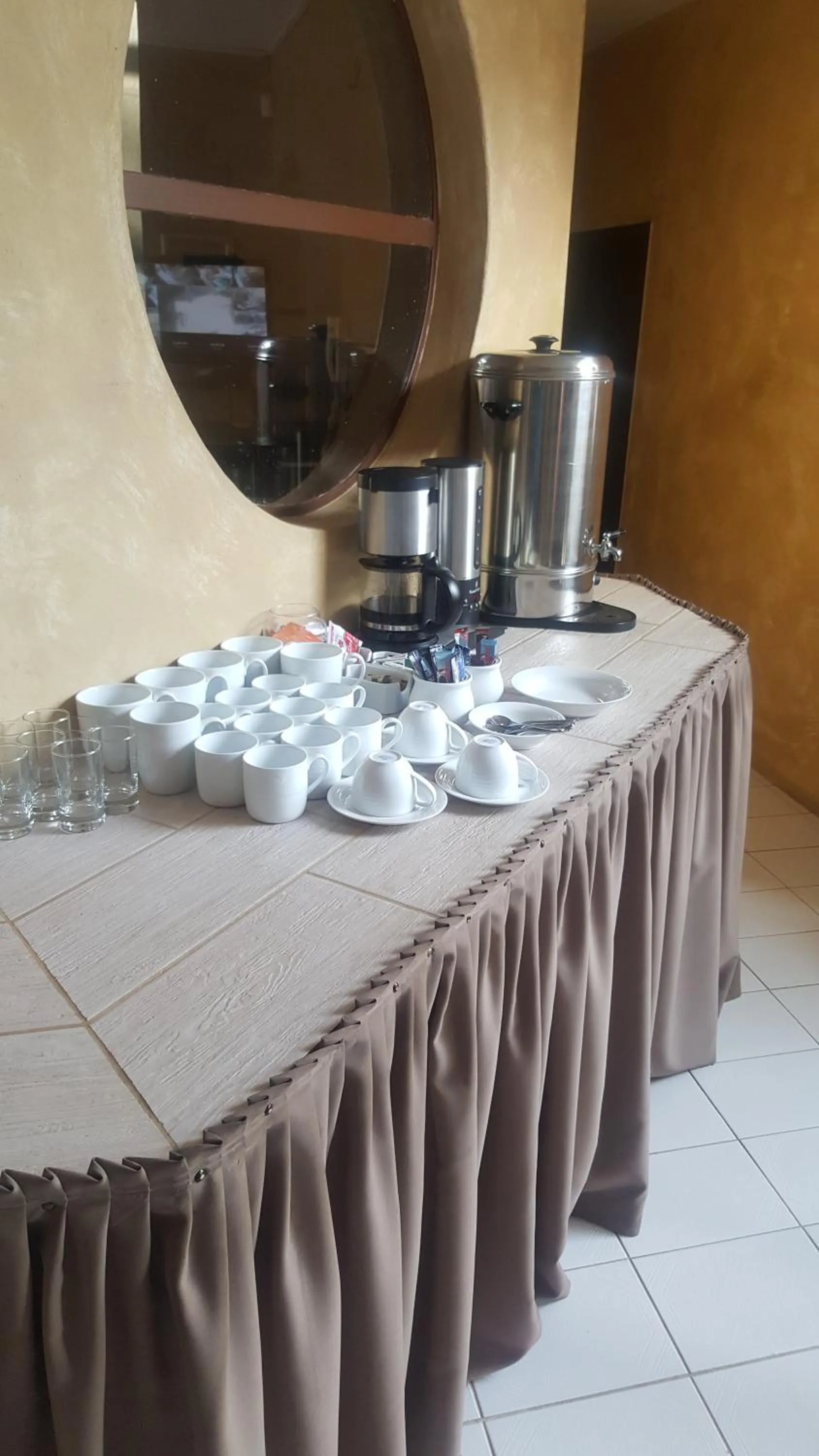 Restaurant/places to eat in Fa'Trez Guest House & Spa