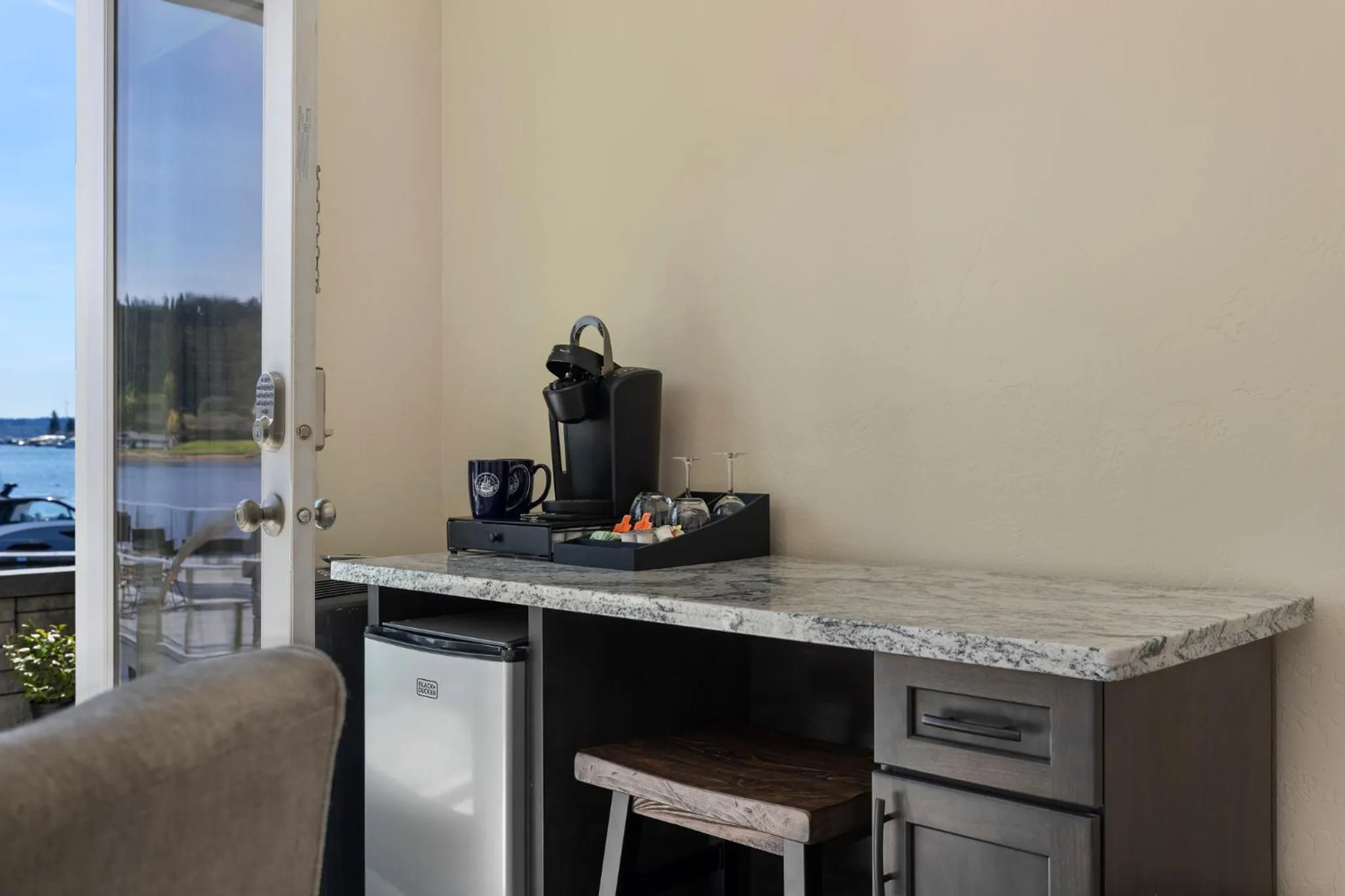 Coffee/tea facilities in Waterfront Inn