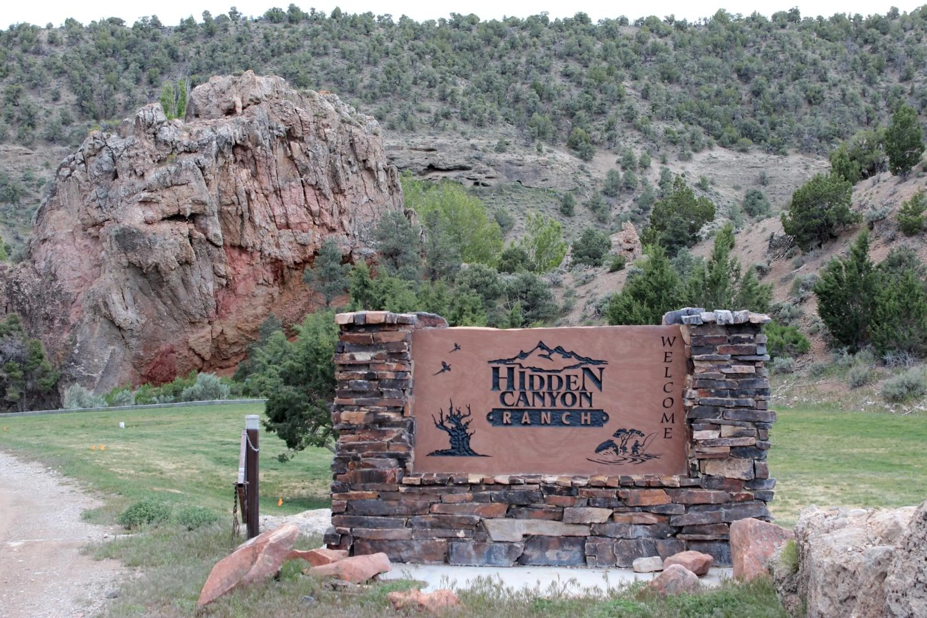 Property logo or sign in Hidden Canyon Retreat