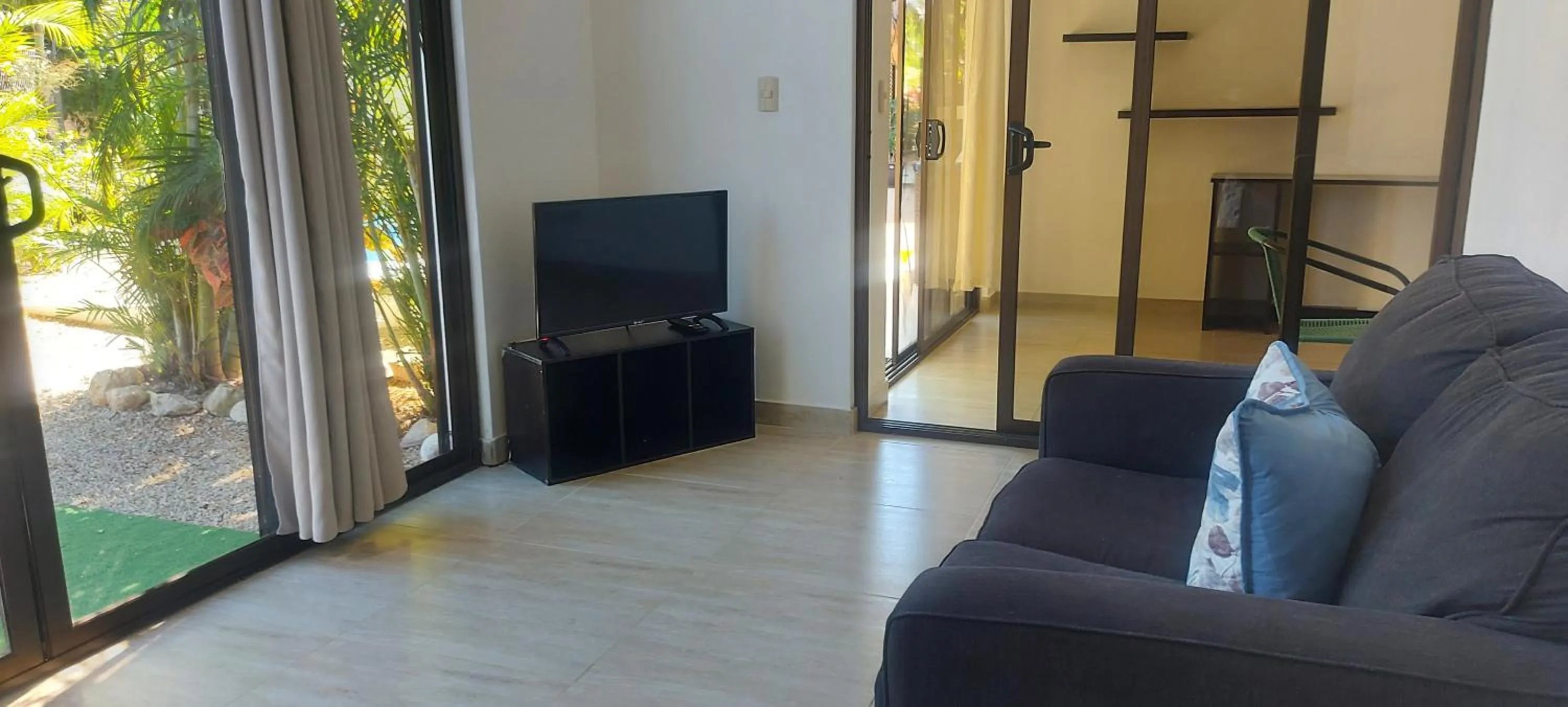 Communal lounge/ TV room in Las Perlitas Rentals Playa Samara