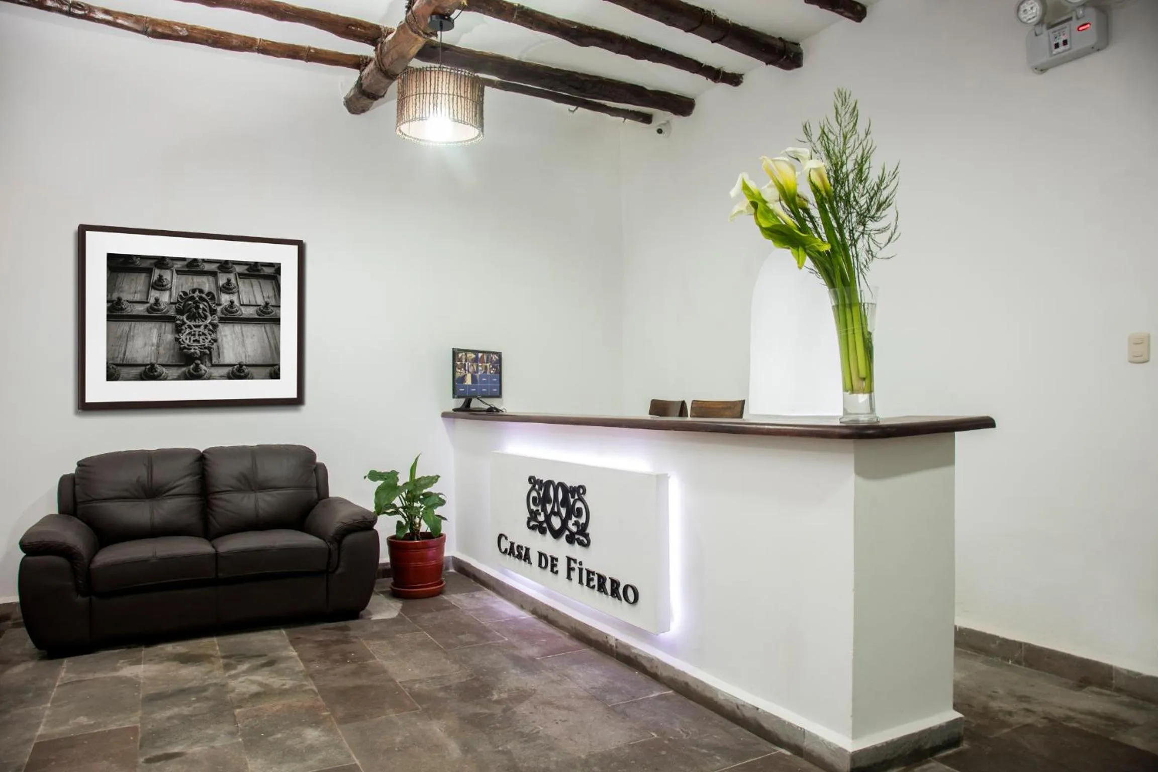 Communal lounge/ TV room in Hotel Casa Fierro Cusco