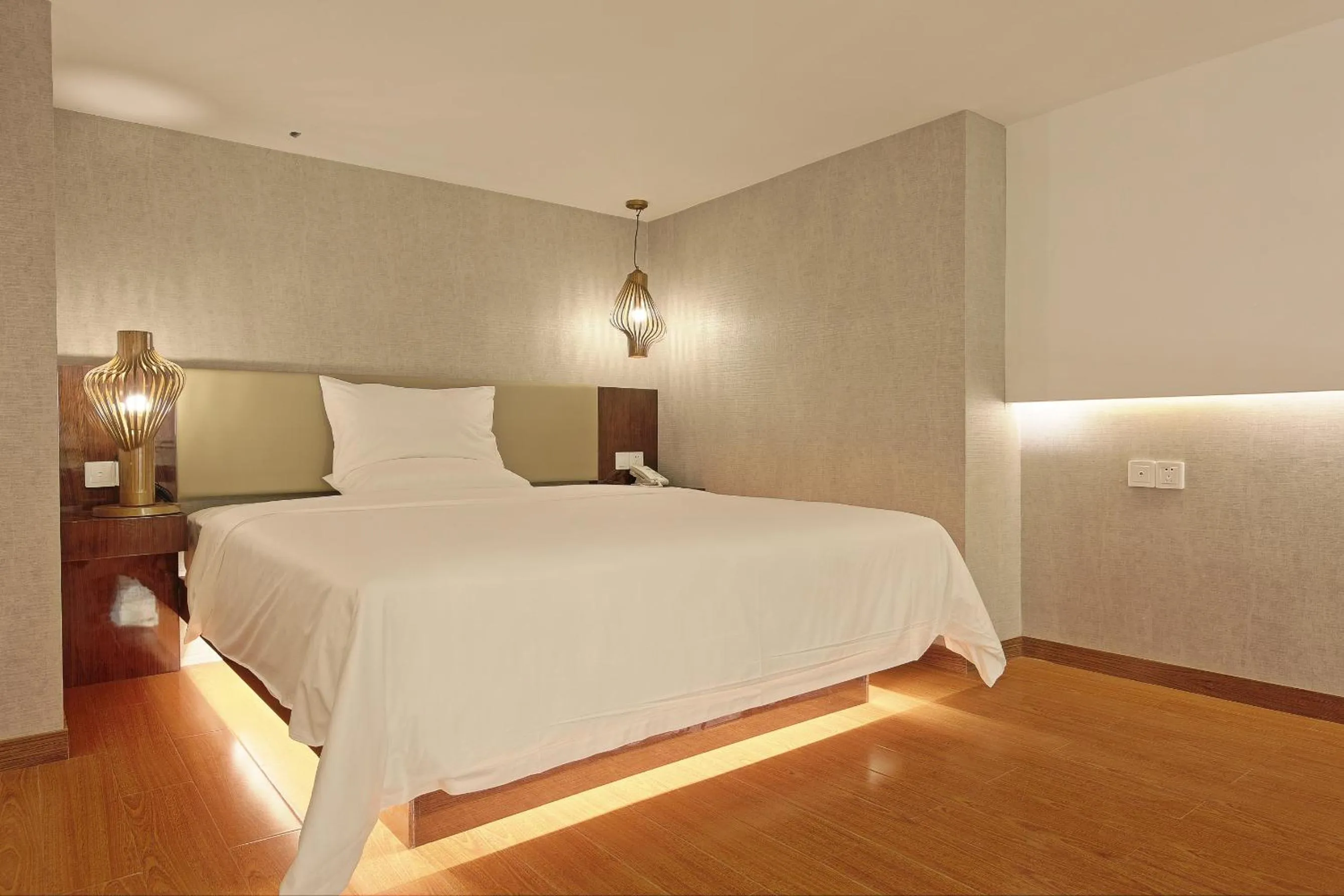 bunk bed in Days Inn South Guangzhou Raiway Station