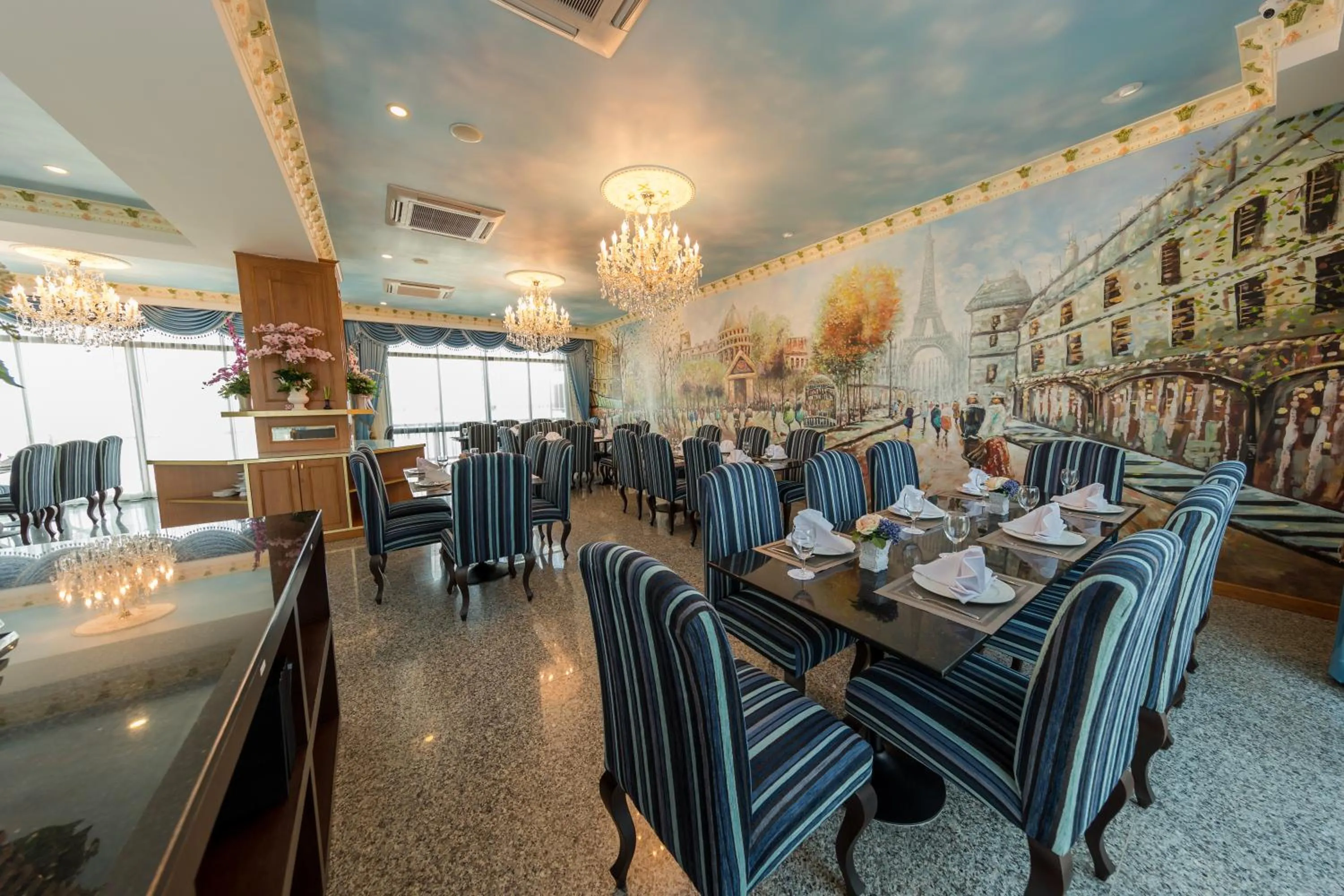 Restaurant/places to eat in Hotel de Ladda