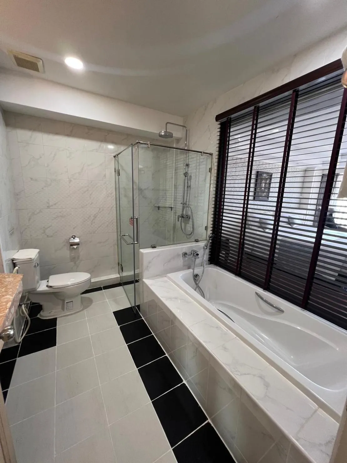 Shower in Hotel de Ladda