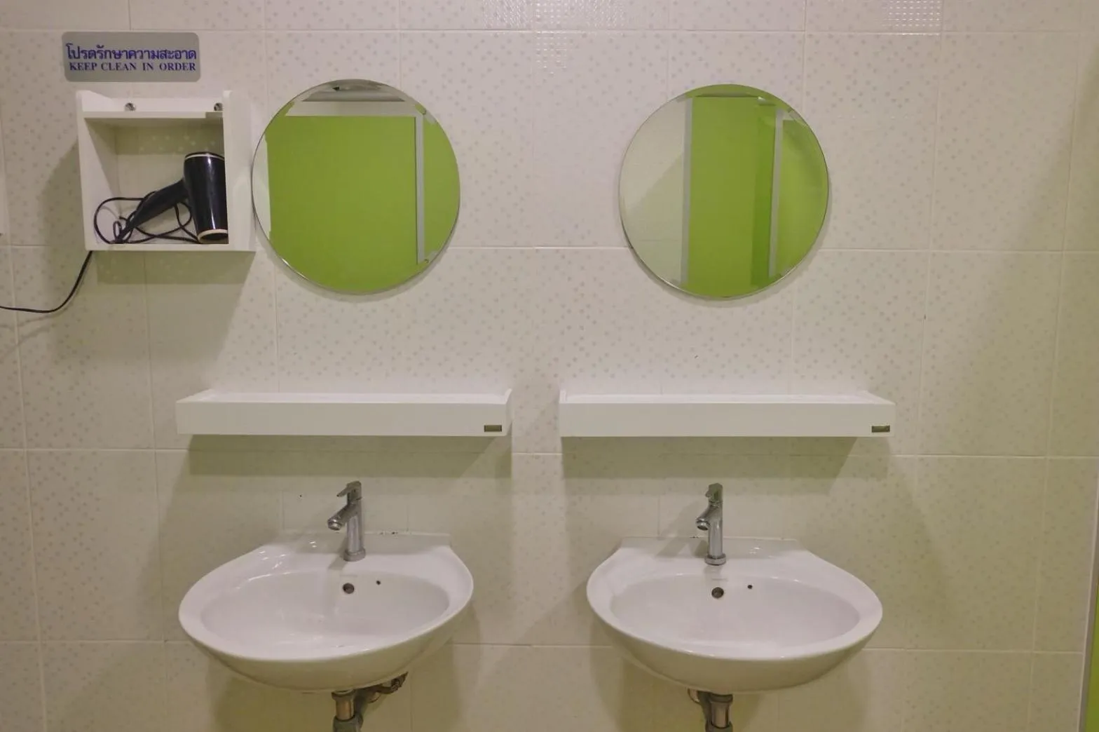Bathroom in Mahannop Hostel
