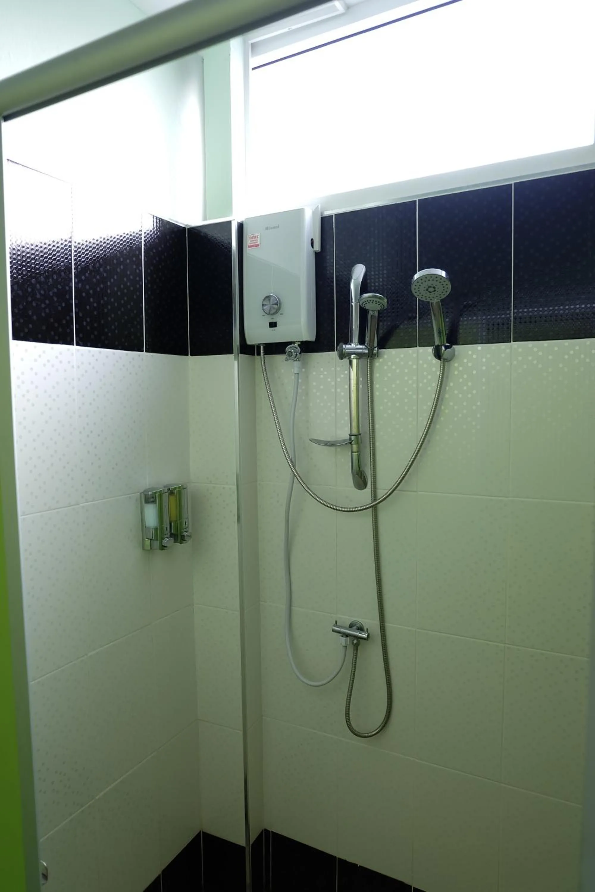 Shower in Mahannop Hostel