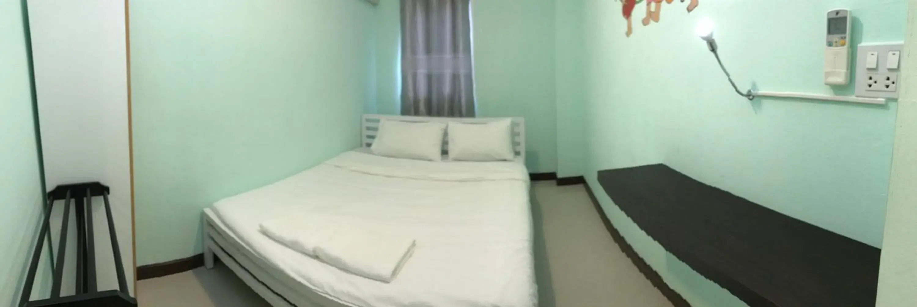 Queen Room with Shared Bathroom in Mahannop Hostel Queen Room with Shared Bathroom in Mahannop Hostel