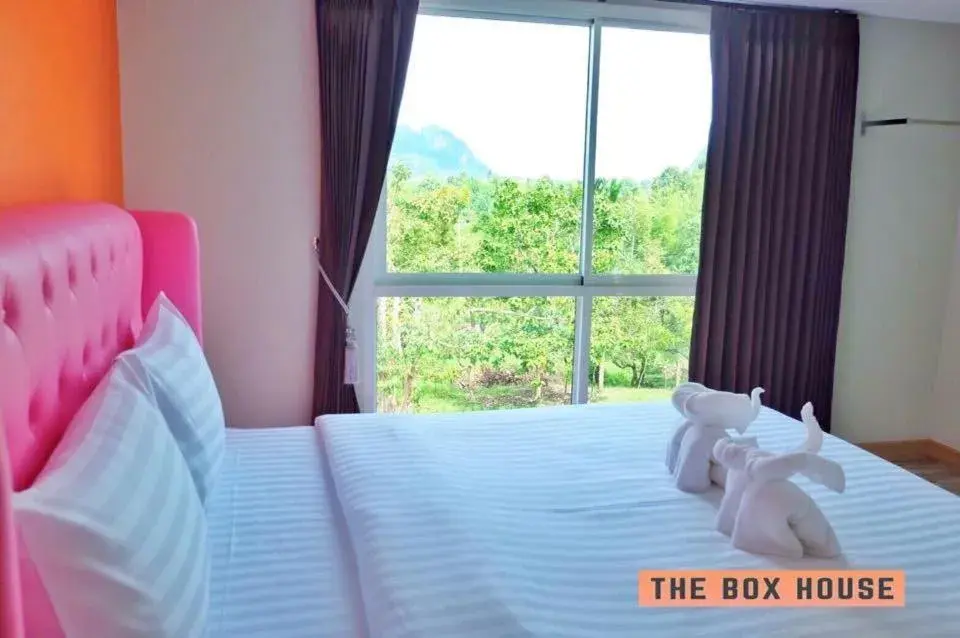 Garden view, Bed in The Box House Garden view, Bed in The Box House