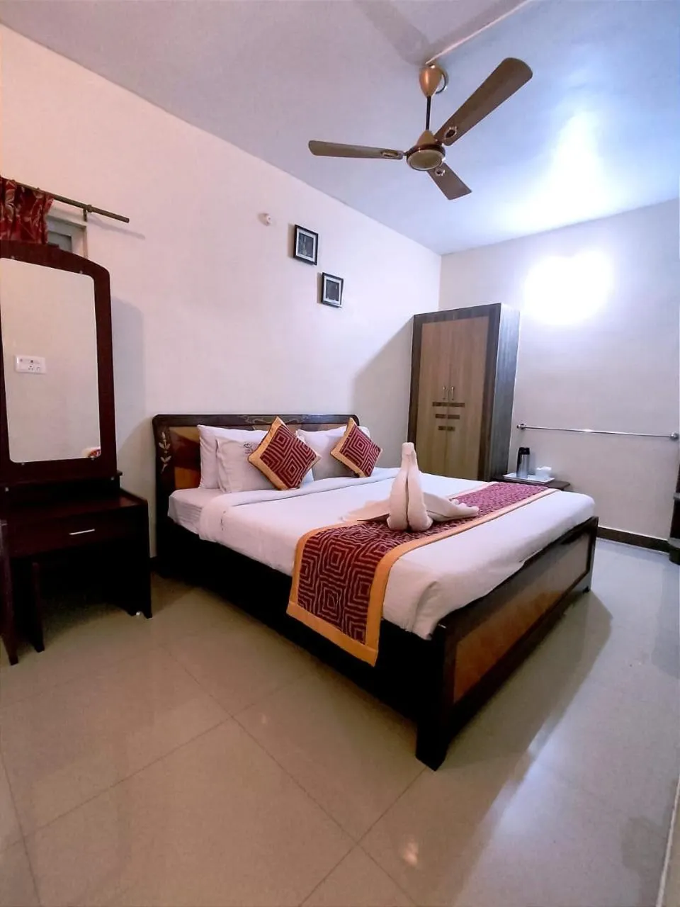 Bed in Hotel GVS Residency