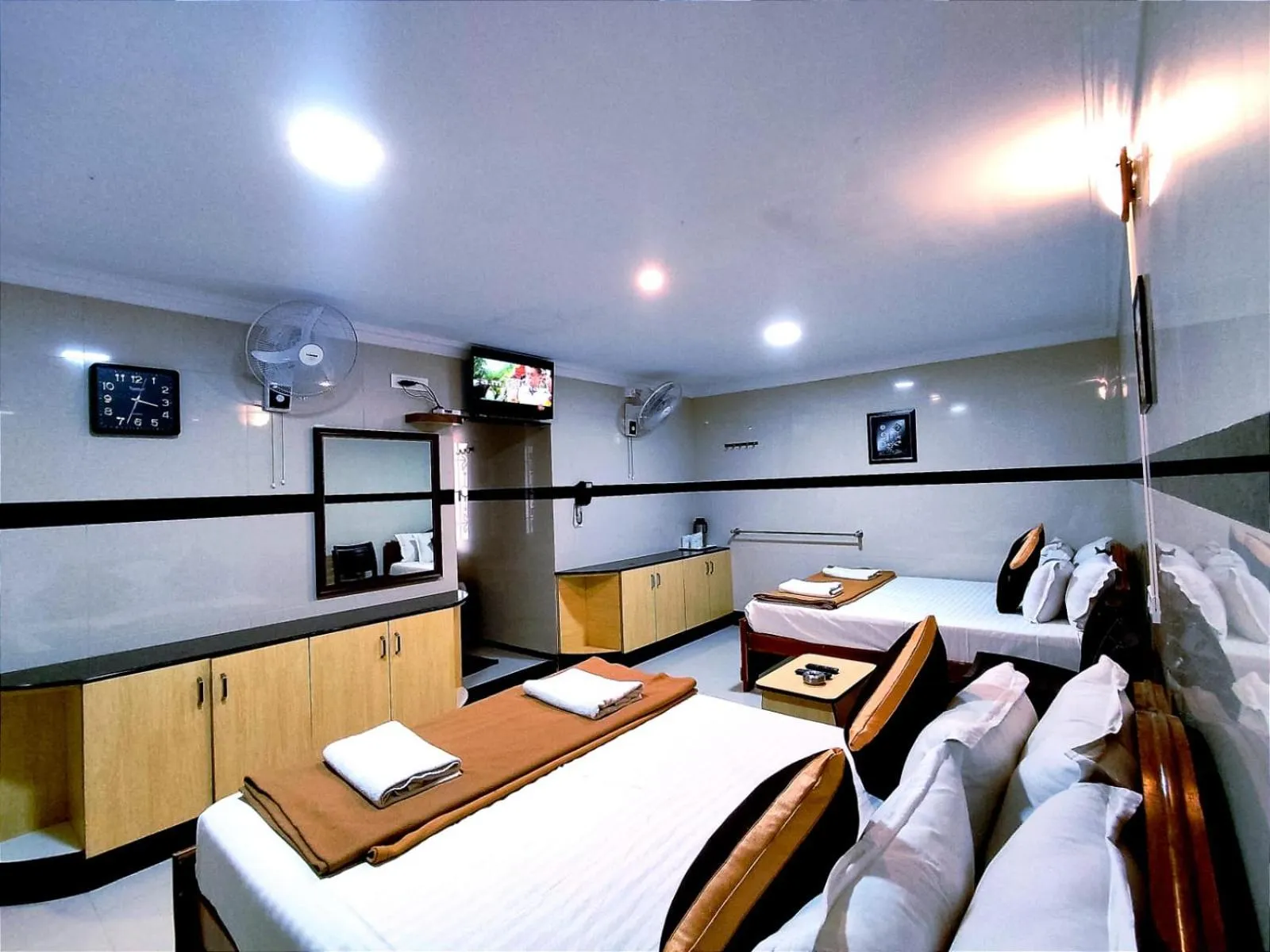 Bed in Hotel GVS Residency