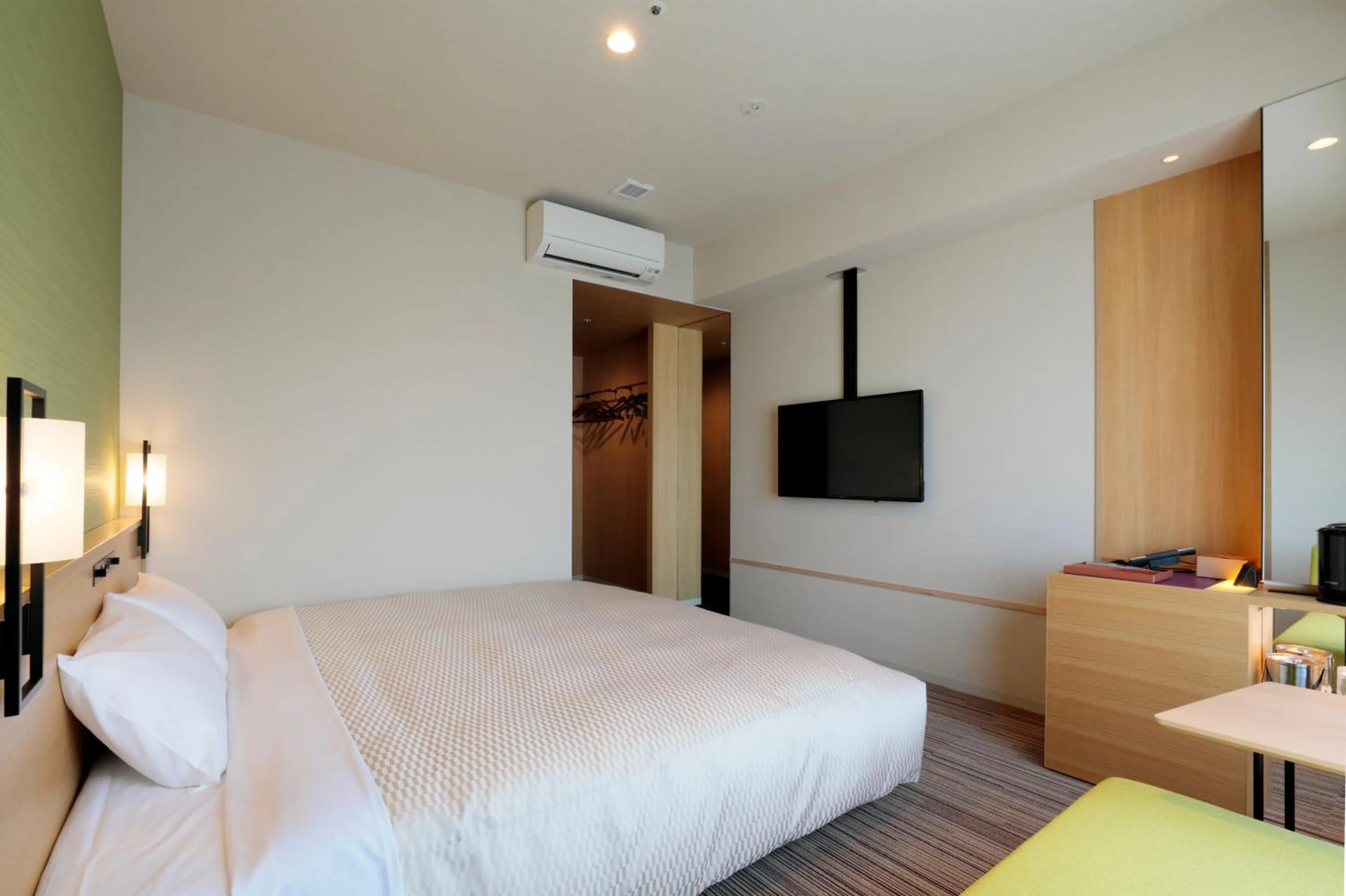 Bed in Candeo Hotels Osaka Namba