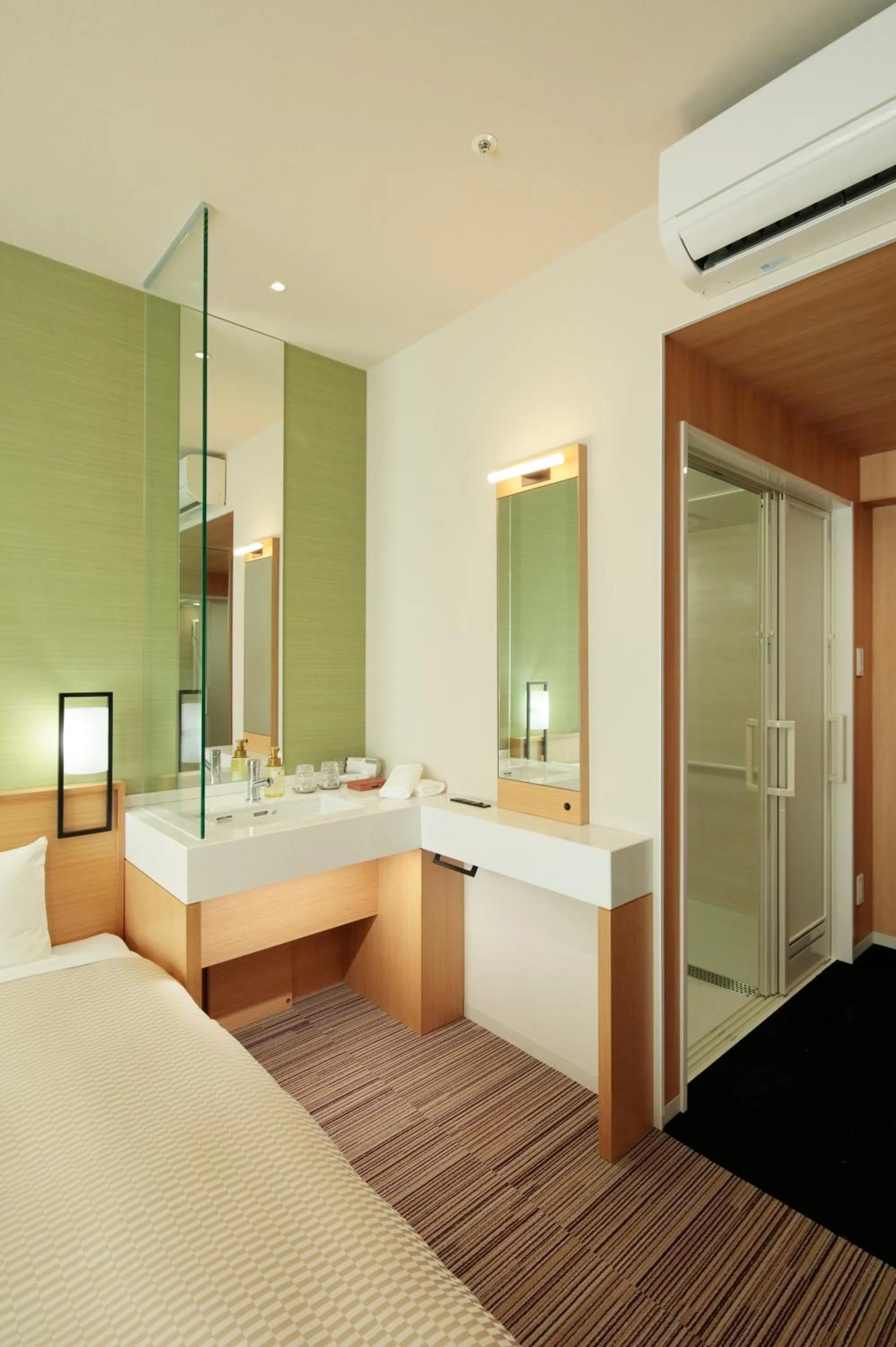 Bathroom, Bed in Candeo Hotels Osaka Namba