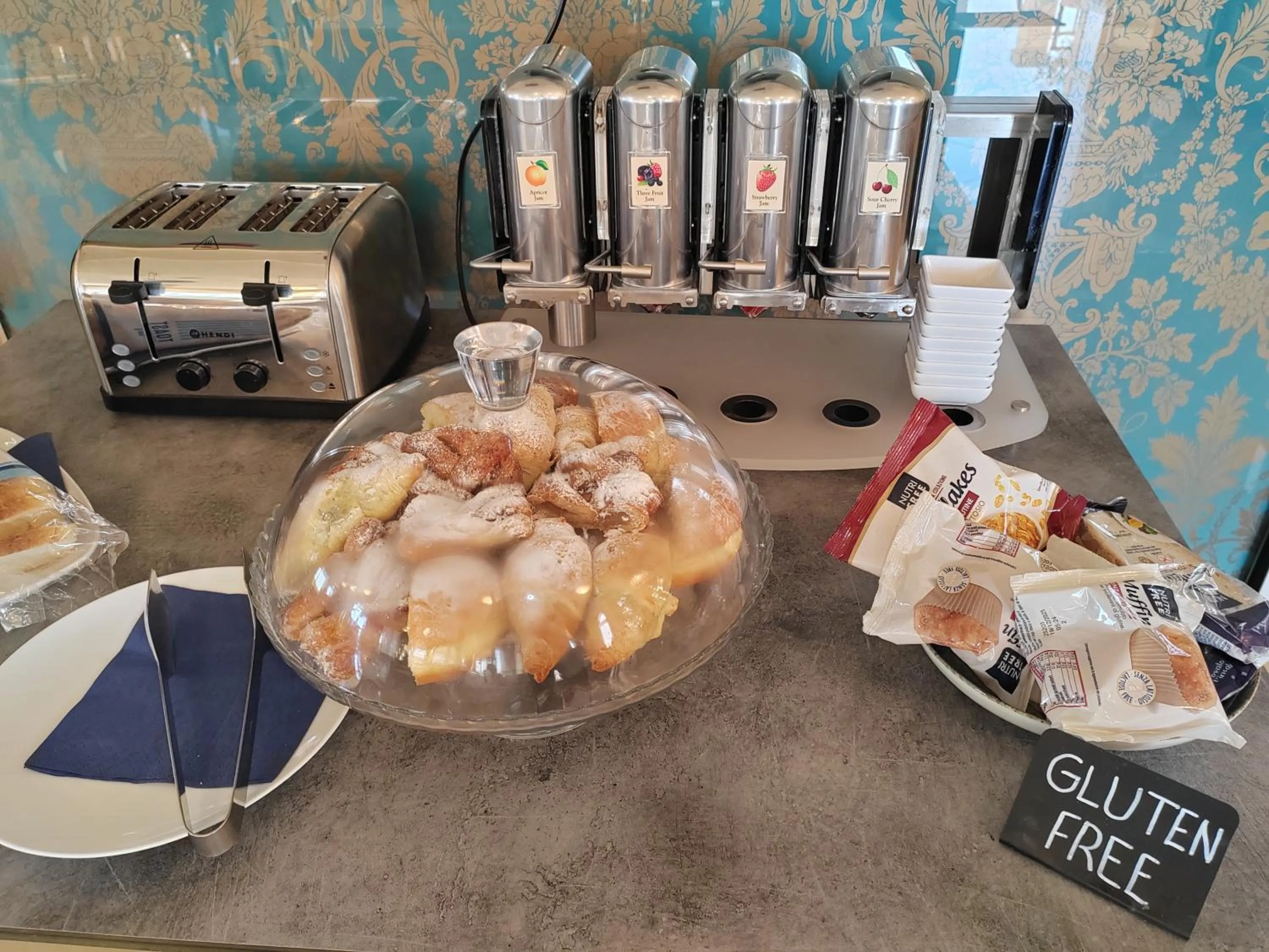 Breakfast in Villa Mediterana