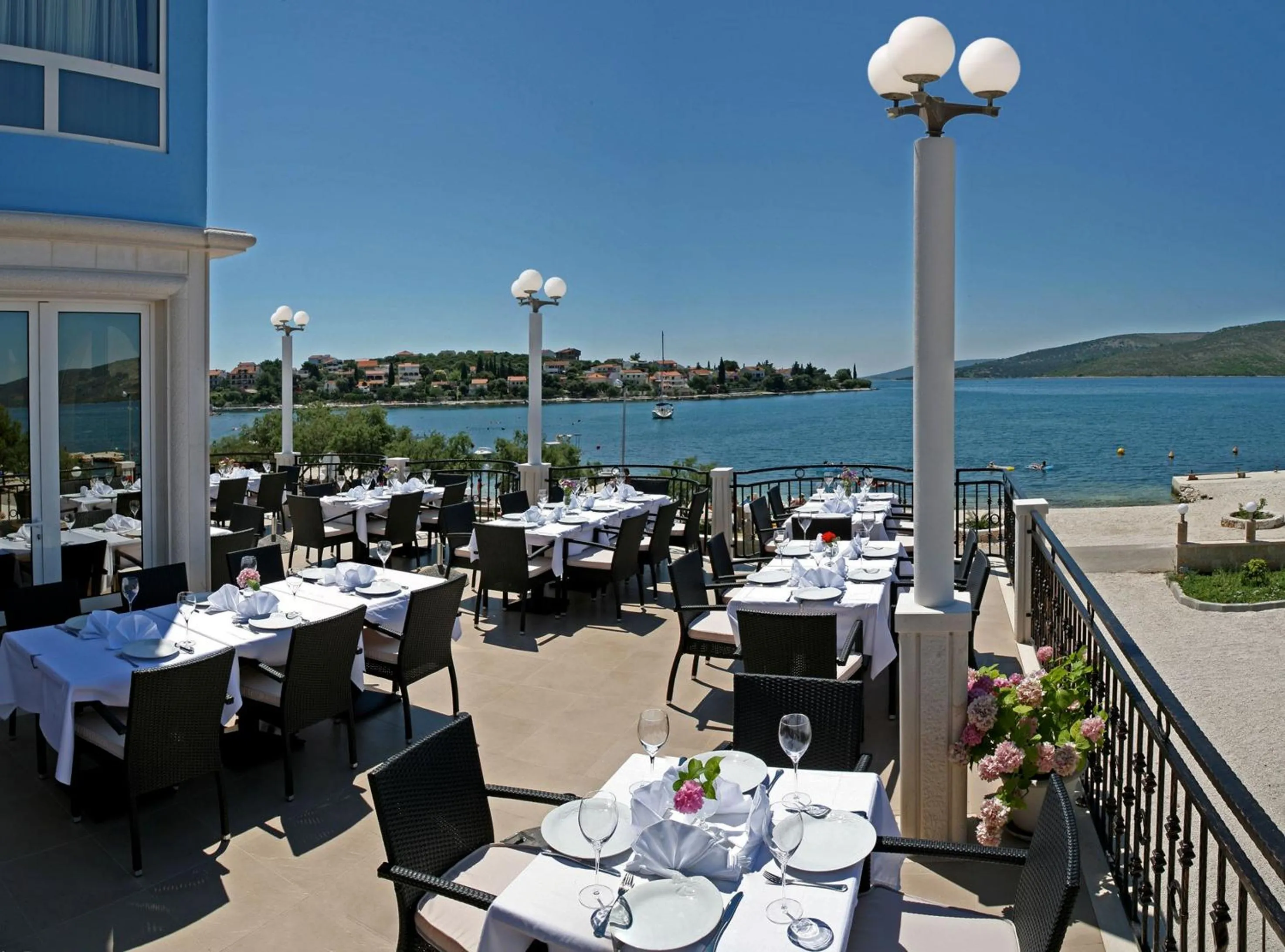 Restaurant/places to eat in Villa Mediterana